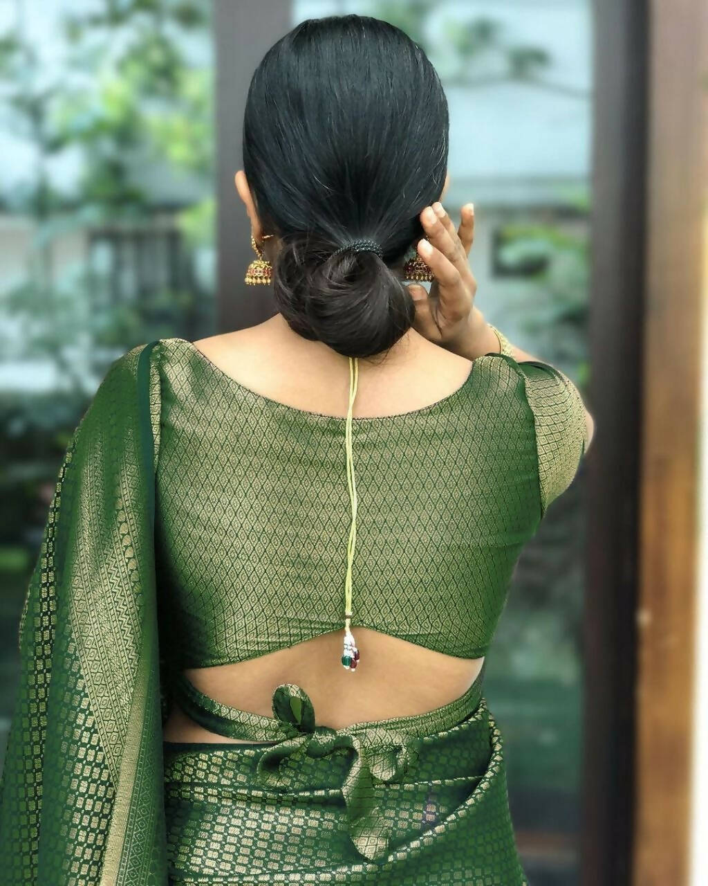 DEIANA'S Beautiful Designer Golden zari Soft Lichi Silk Saree - Green - Swadesiicart