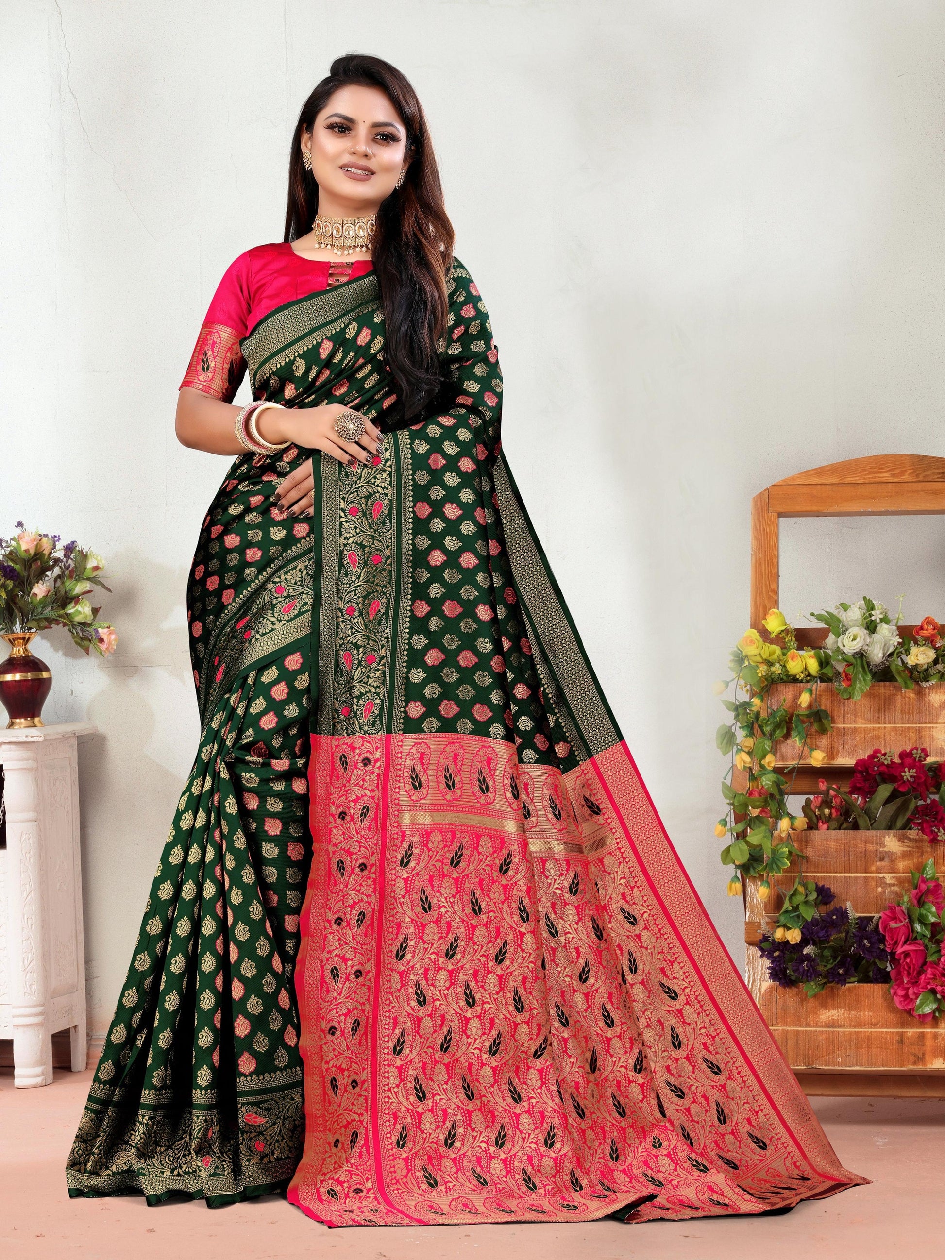 Vedant Vastram Litchi Silk Designer Banarasi Saree - Green | Swadesiicart