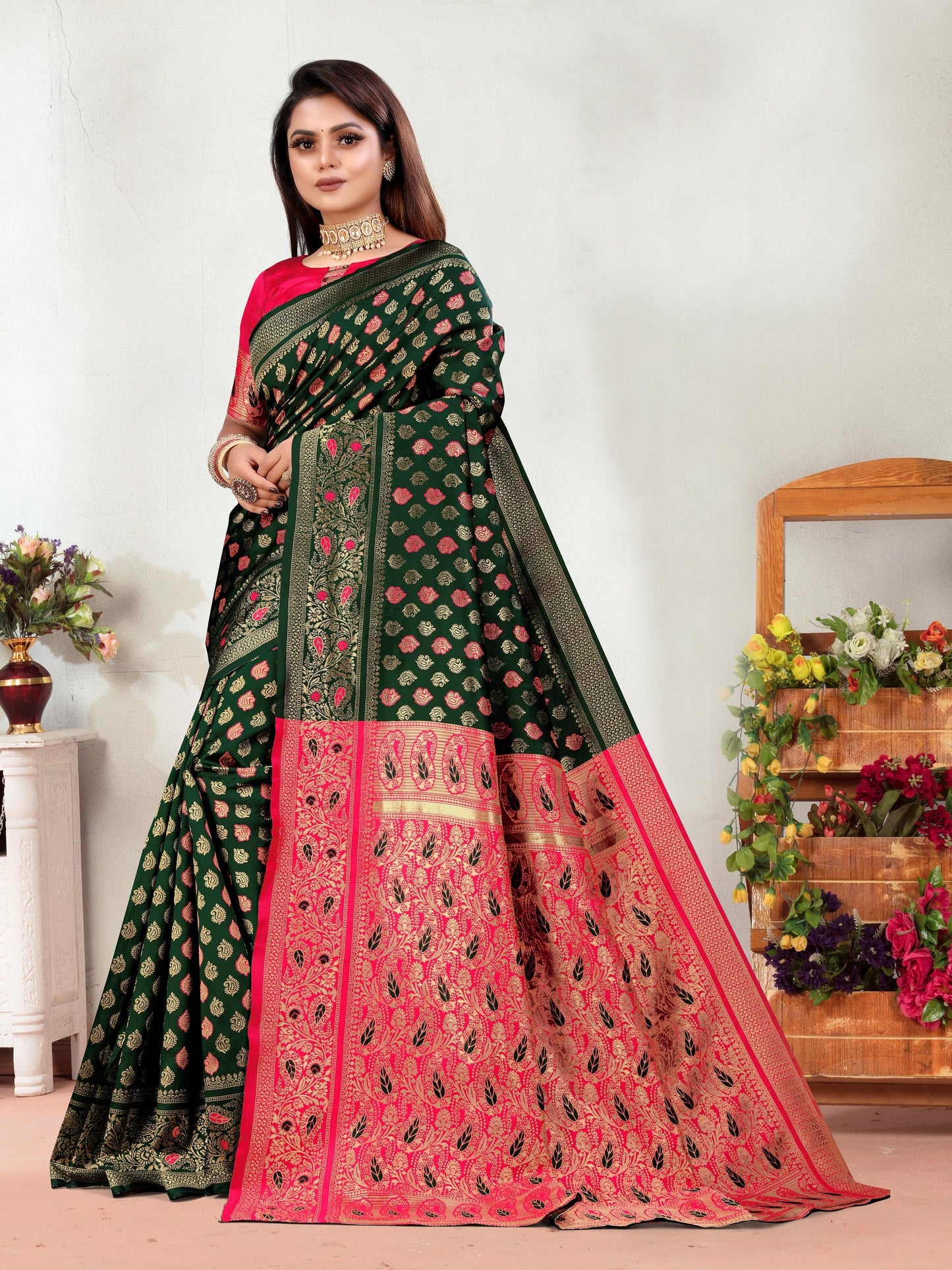 Vedant Vastram Litchi Silk Designer Banarasi Saree - Green | Swadesiicart