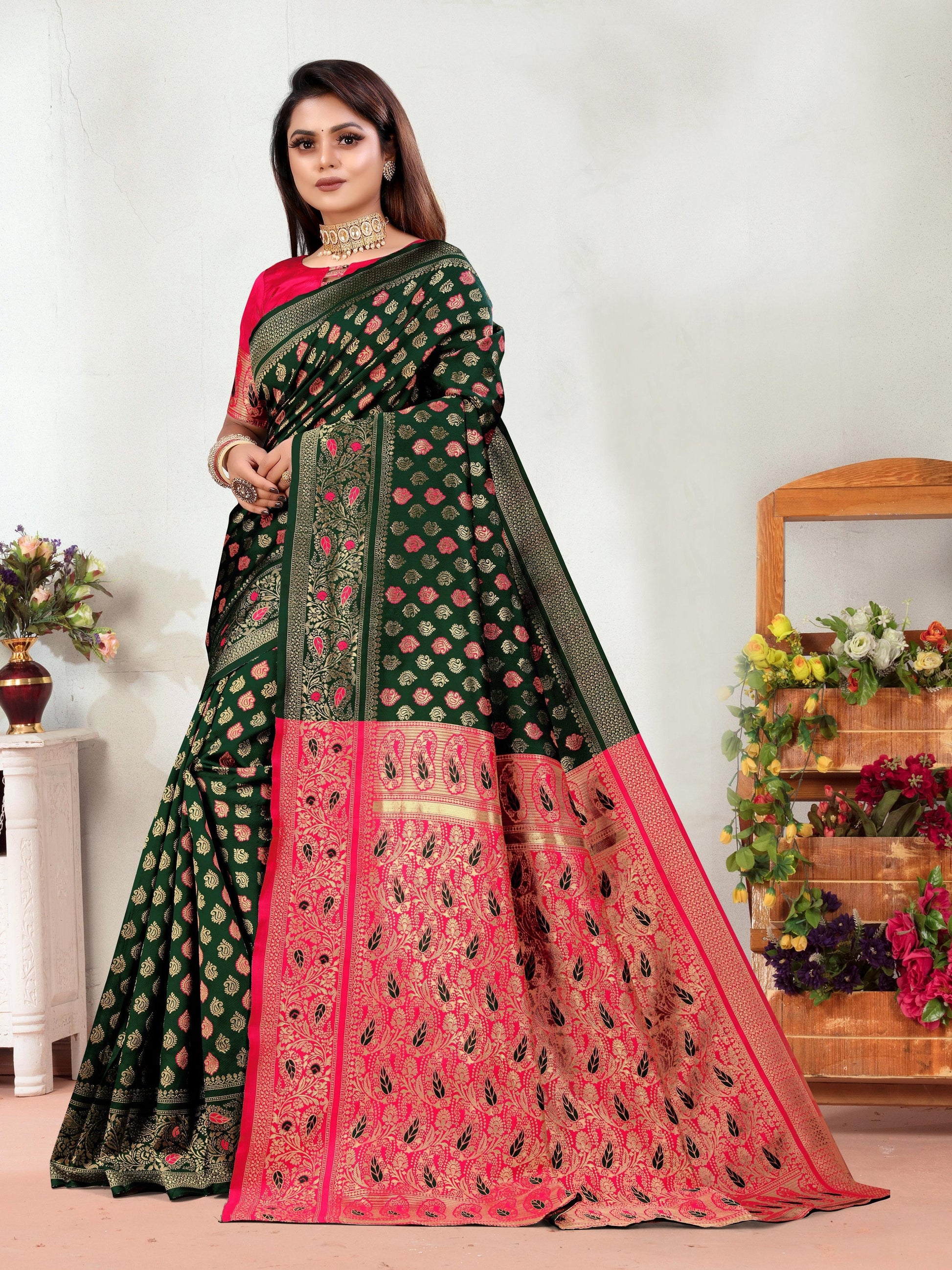 Vedant Vastram Litchi Silk Designer Banarasi Saree - Green | Swadesiicart