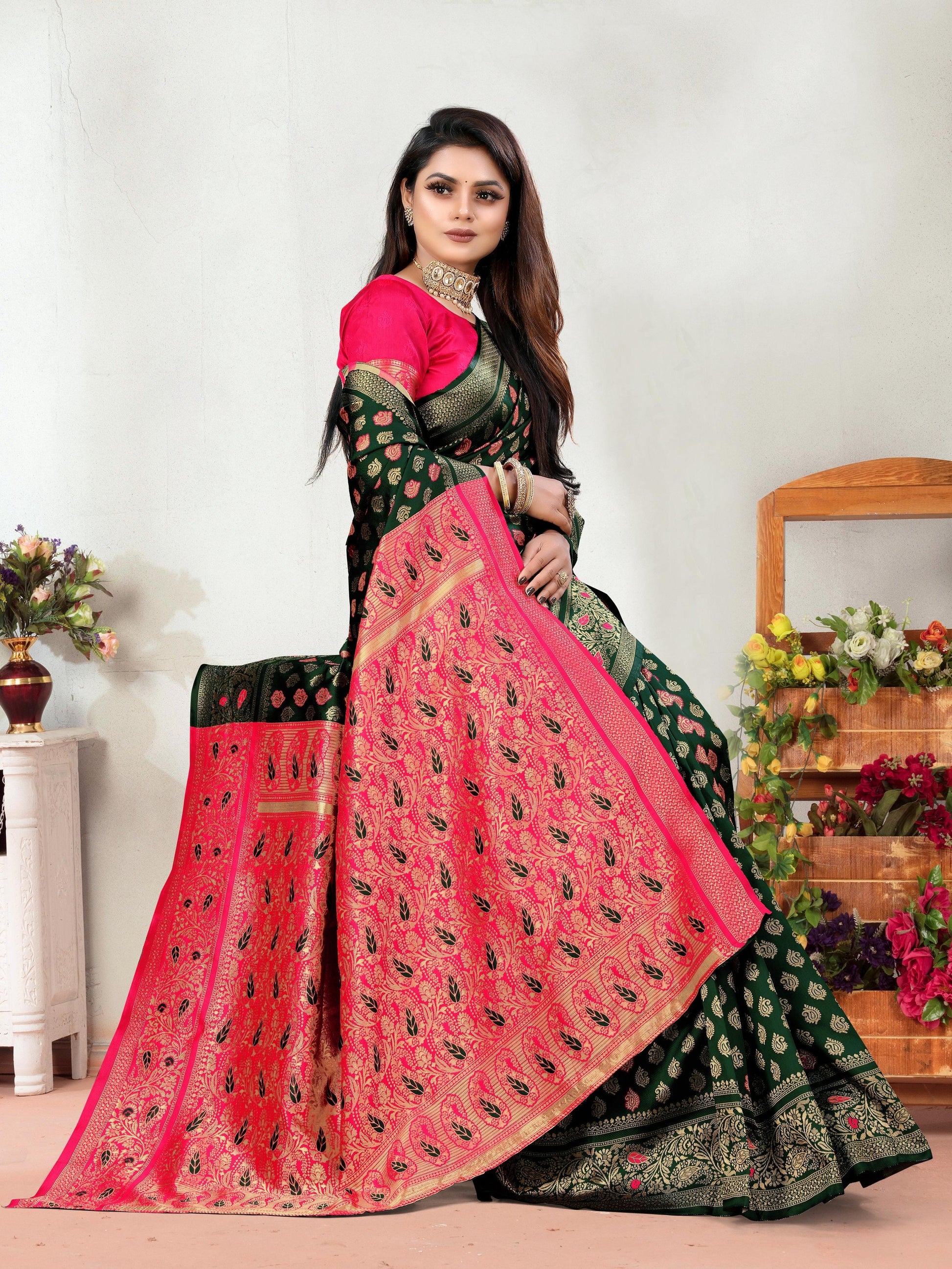 Vedant Vastram Litchi Silk Designer Banarasi Saree - Green | Swadesiicart
