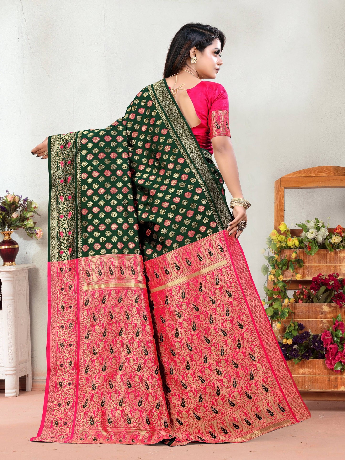 Vedant Vastram Litchi Silk Designer Banarasi Saree - Green | Swadesiicart