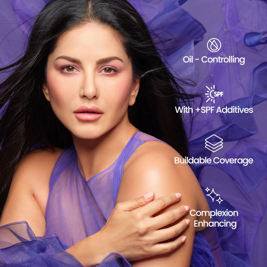 Star Struck By Sunny Leone Compact Powder - 02 Light | Swadesiicart