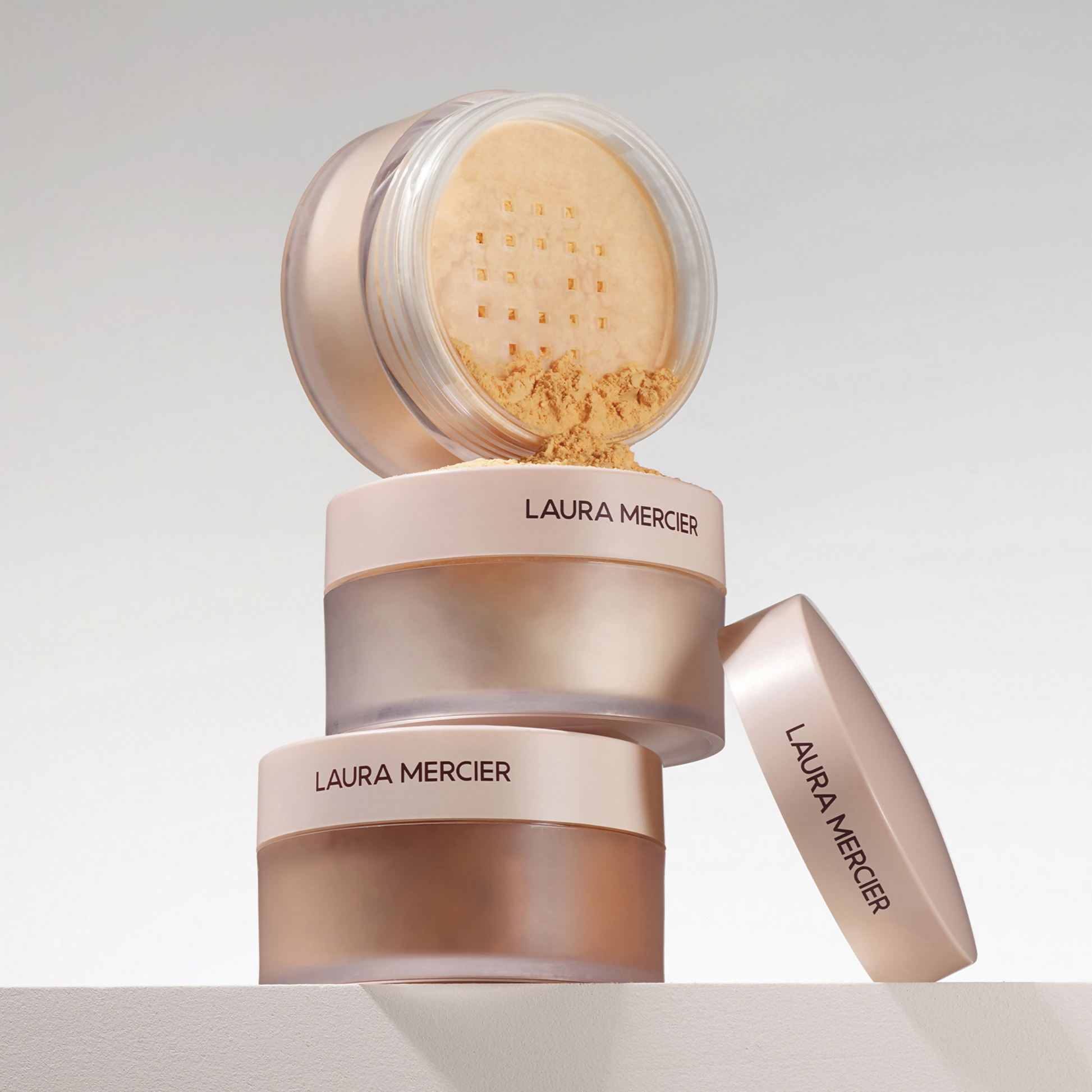 Laura Mercier Translucent Loose Setting Powder Ultra-Blur - Translucent Honey - Swadesiicart