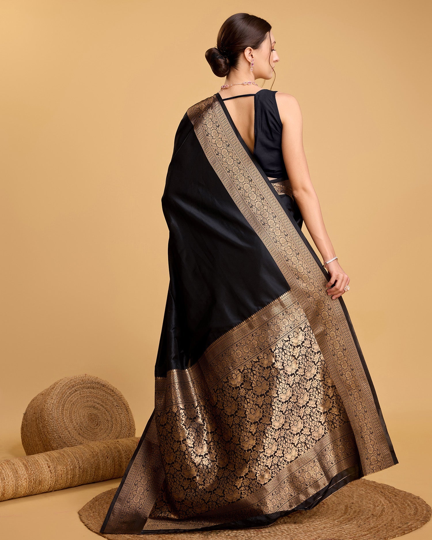 Vedant Vastram Soft Litchi Silk Banarasi Silk Saree - Black | Swadesiicart