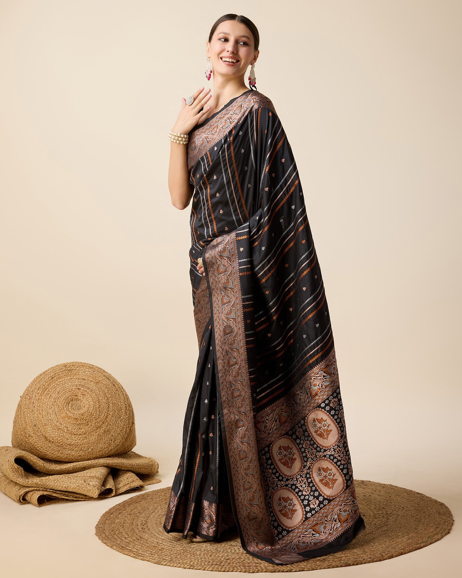 Vedant Vastram Soft Litchi Silk Banarasi Silk Saree - Black | Swadesiicart