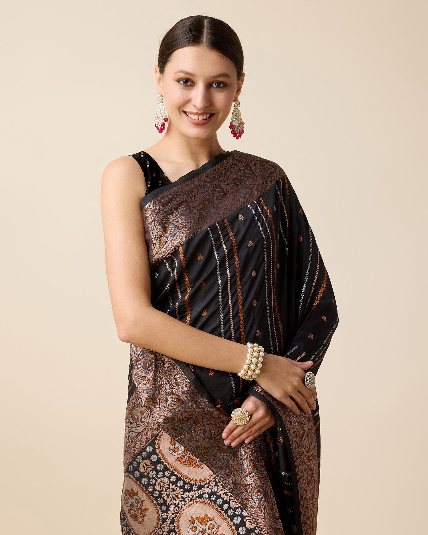 Vedant Vastram Soft Litchi Silk Banarasi Silk Saree - Black | Swadesiicart