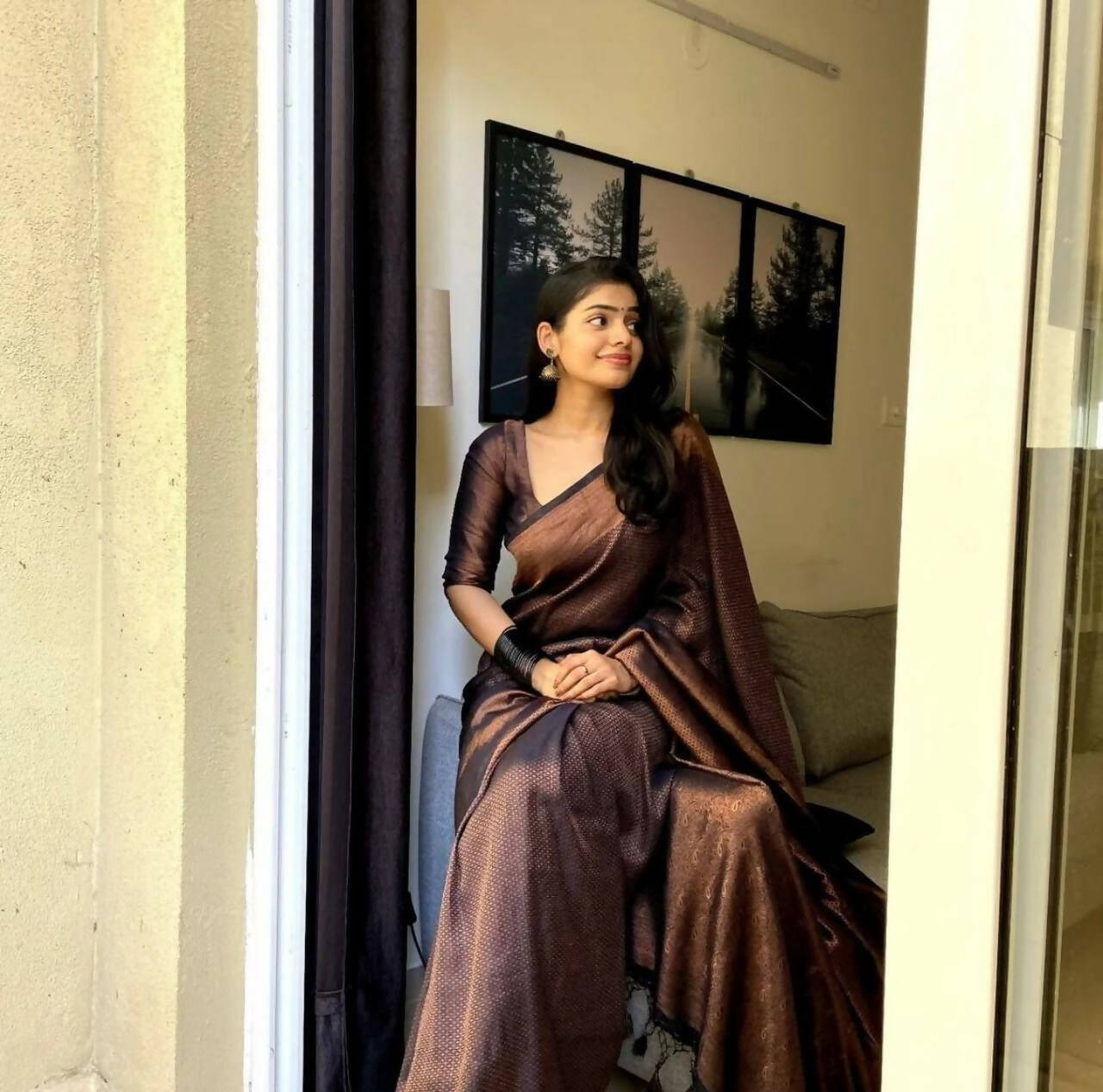 DEIANA'S Beautiful Designer Golden zari Soft Lichi Silk Saree - Black - Swadesiicart