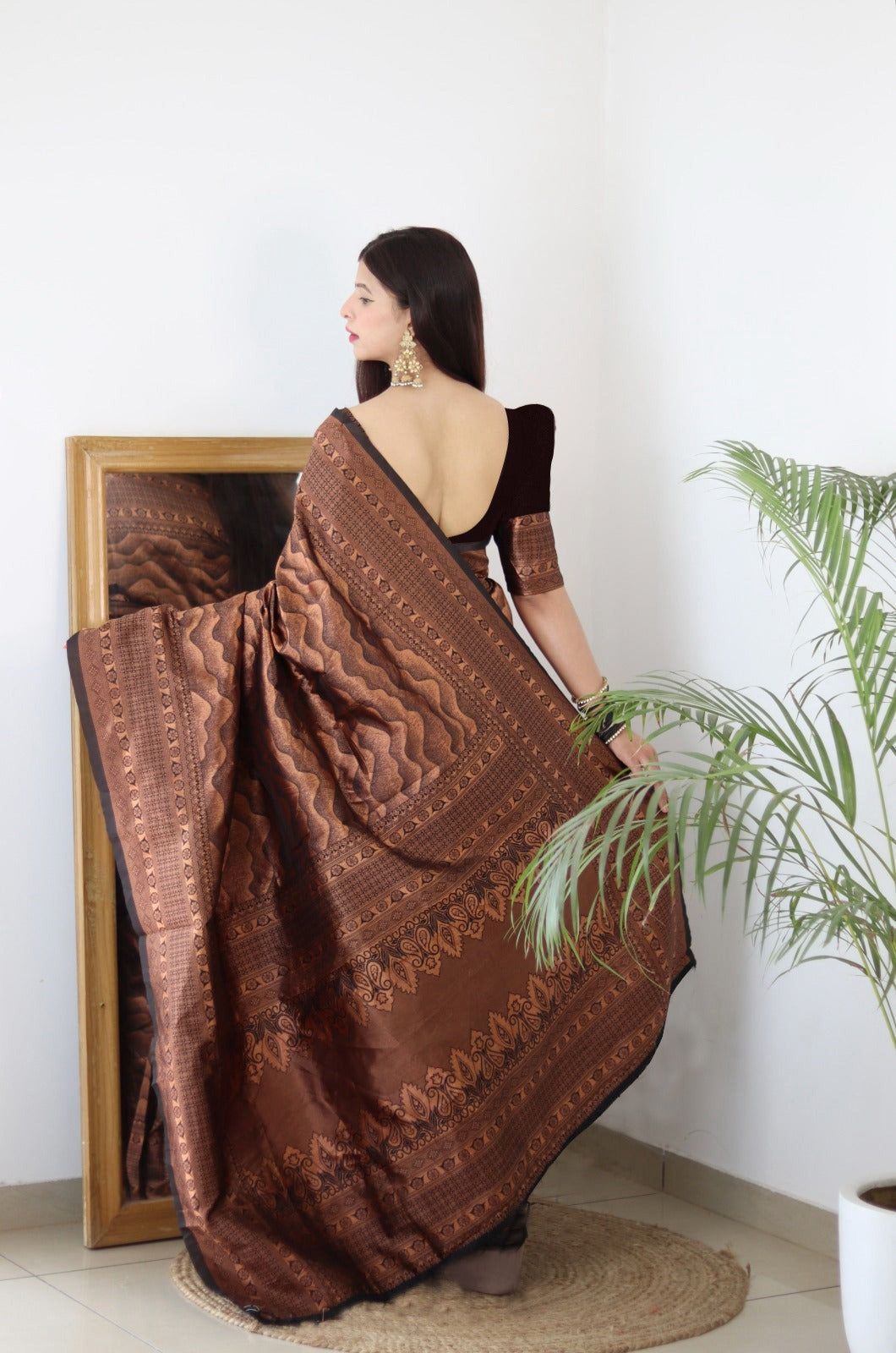 Vamika Weaving Banarasi Jacquard black Kanjivaram Saree | Swadesiicart