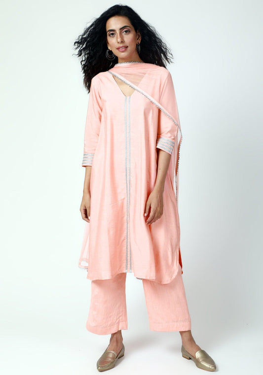 trueBrowns Peach Laced Kurta-Pant-Dupatta | Swadesiicart