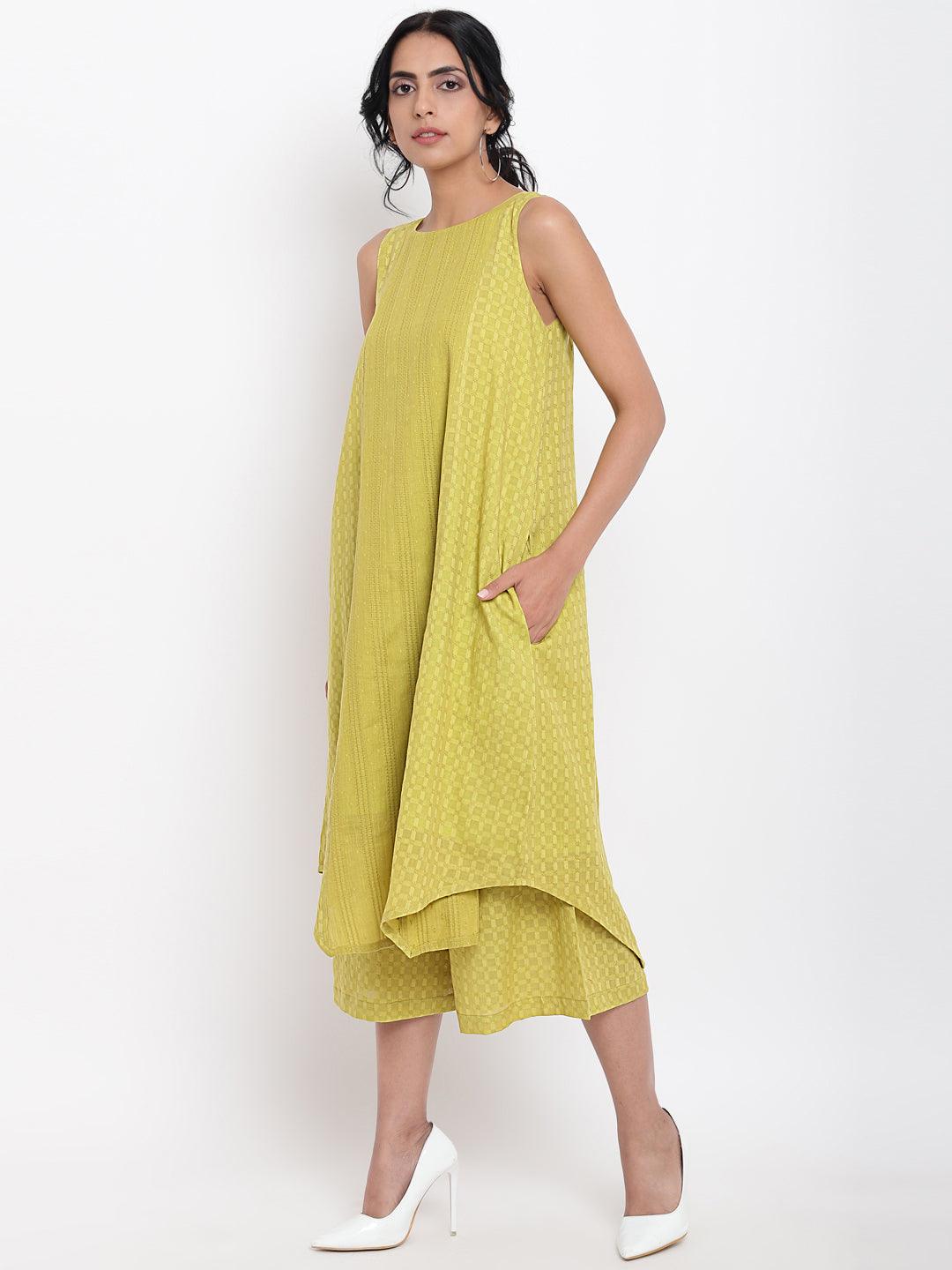 trueBrowns Green Cotton Panelled Kurta Set | Swadesiicart