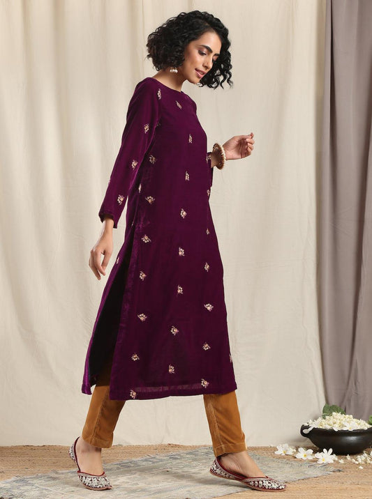 trueBrowns Wine Velvet Embroidered Slit Kurta | Swadesiicart