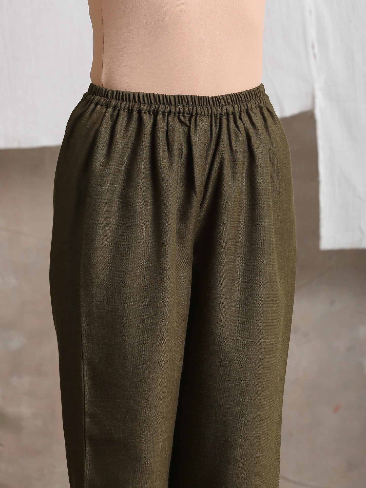 trueBrowns Cotton Linen Dark Green Pant | Swadesiicart