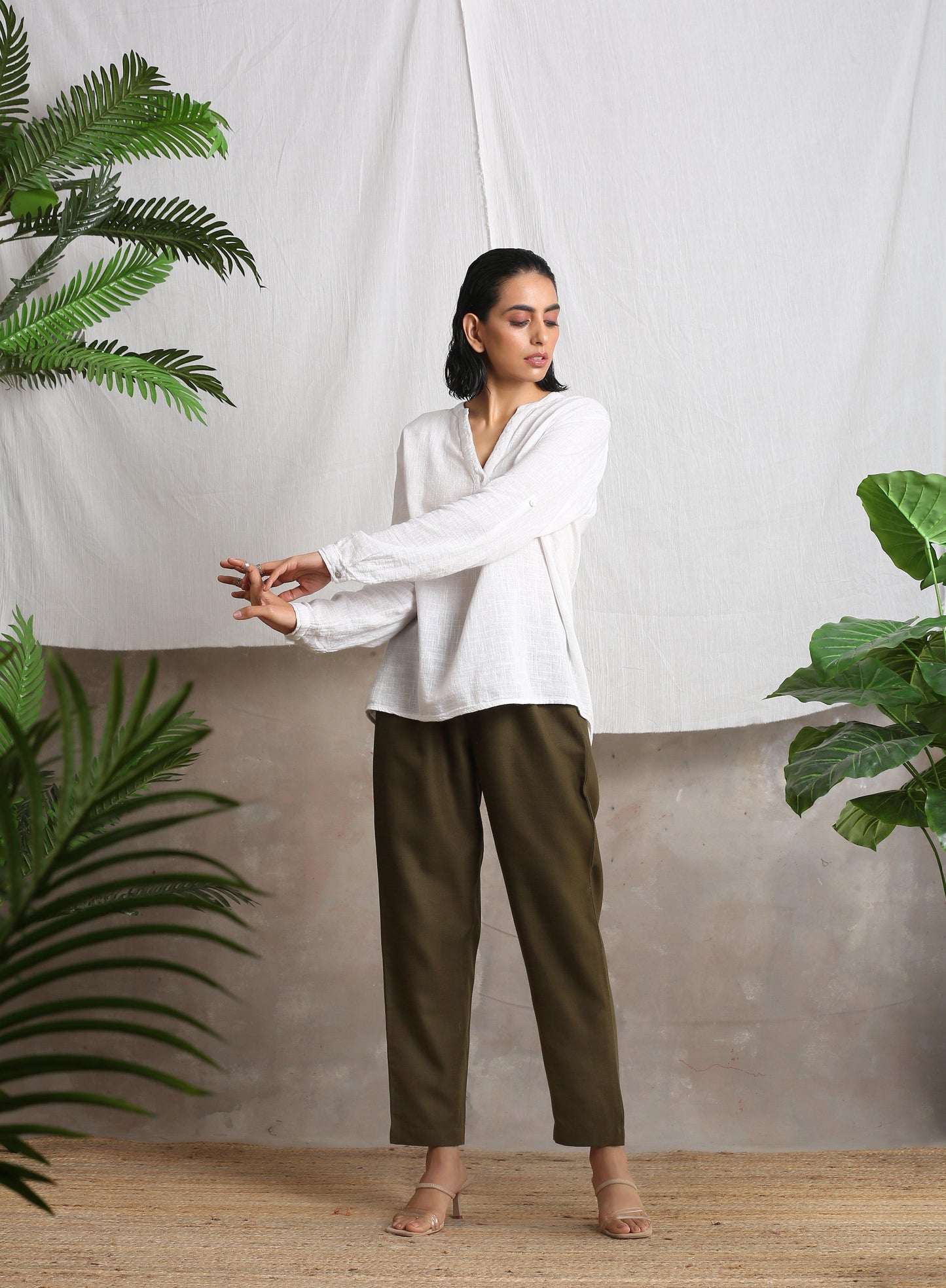 trueBrowns Cotton Linen Dark Green Pant | Swadesiicart