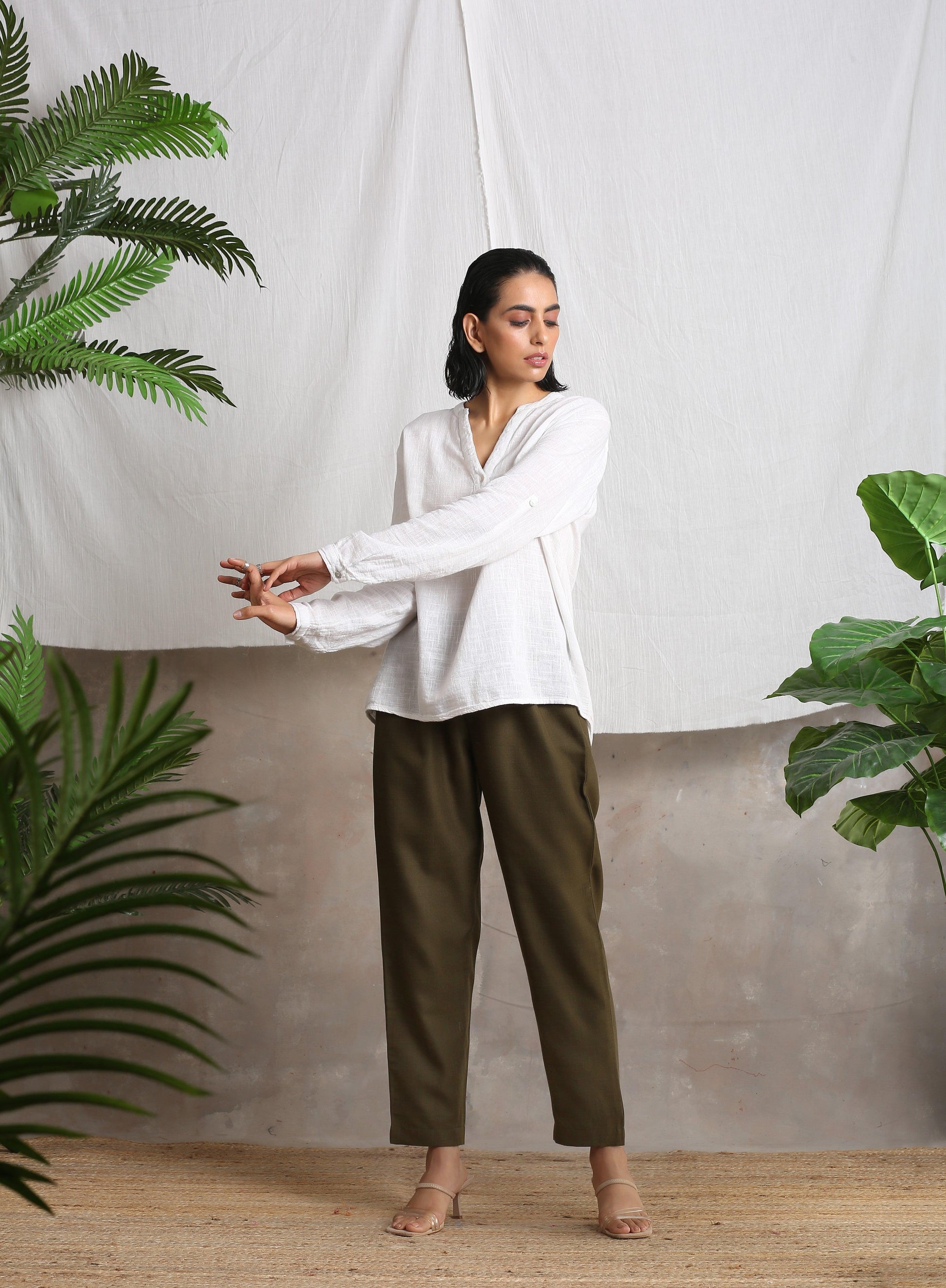 trueBrowns Cotton Linen Dark Green Pant | Swadesiicart