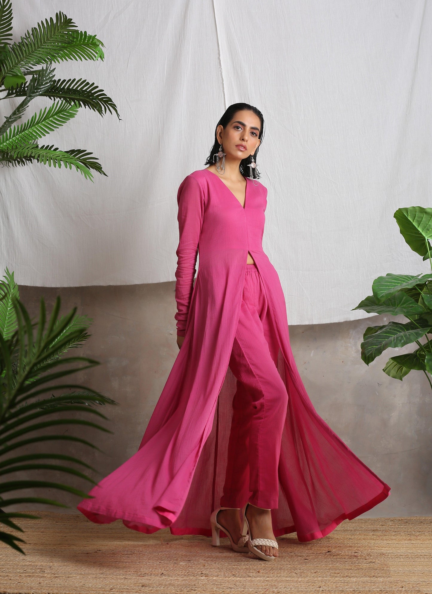 trueBrowns Magenta Pink Crinkled Pant | Swadesiicart