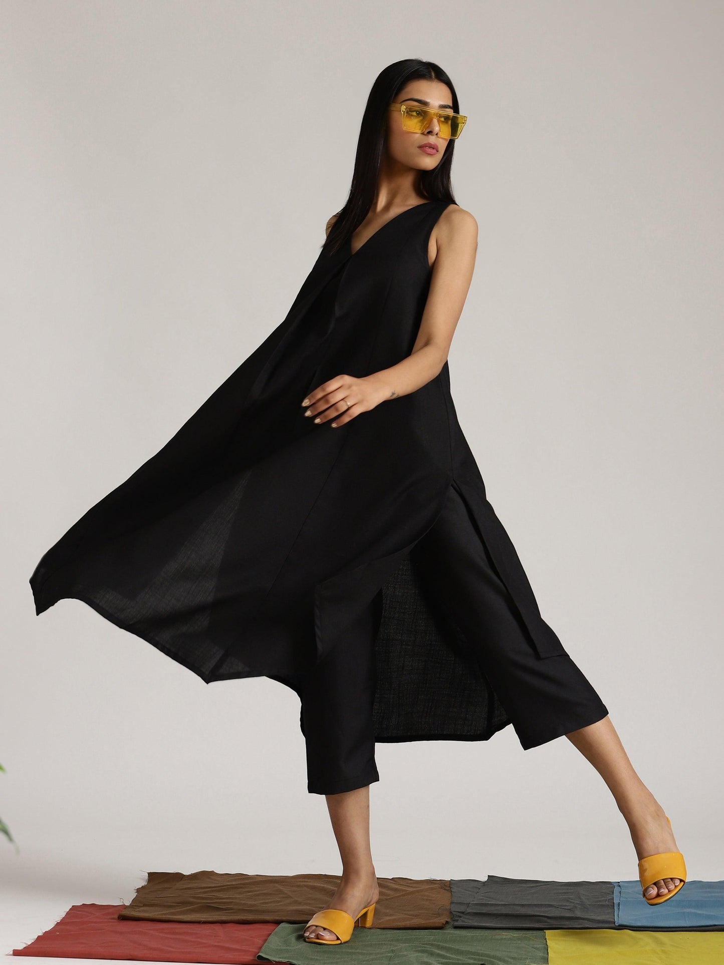 trueBrowns Cotton Linen Black Sleeveless Flared Kurta Pant | Swadesiicart