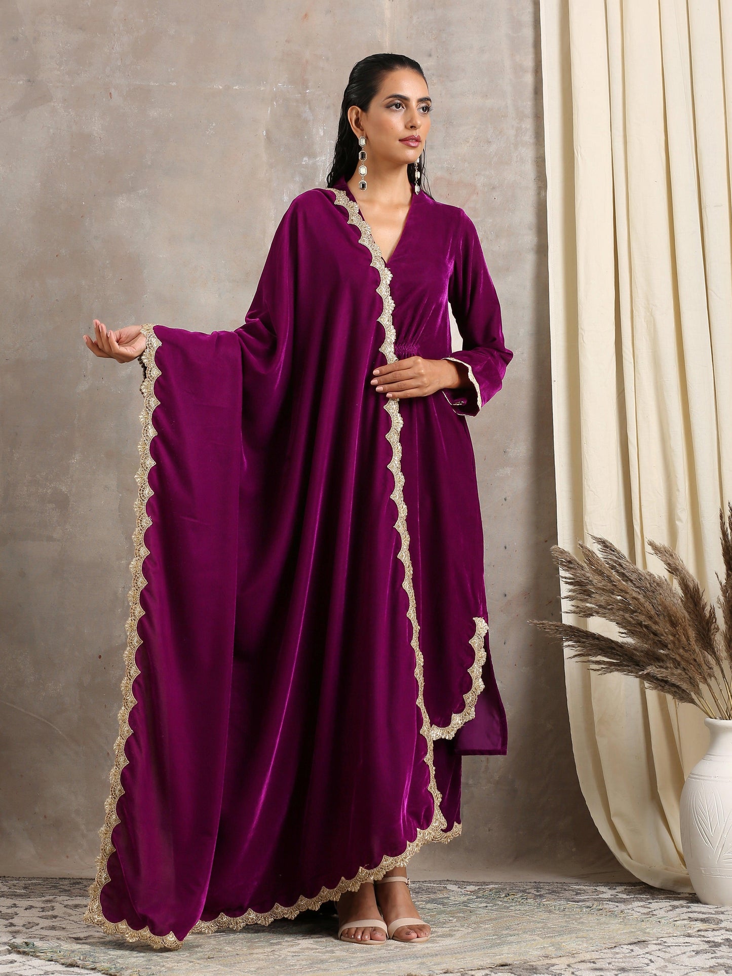 trueBrowns Wine Velvet Lace Shawl | Swadesiicart