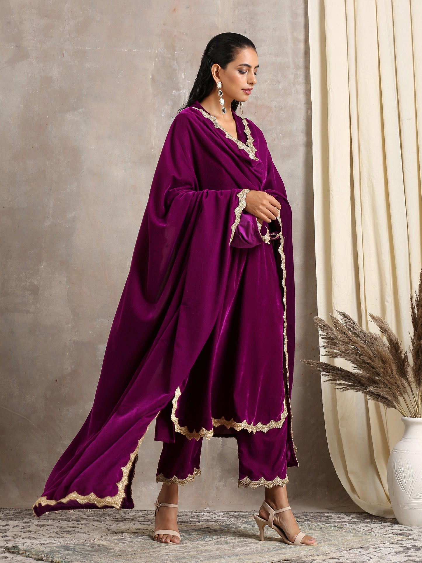trueBrowns Wine Velvet Lace Shawl | Swadesiicart