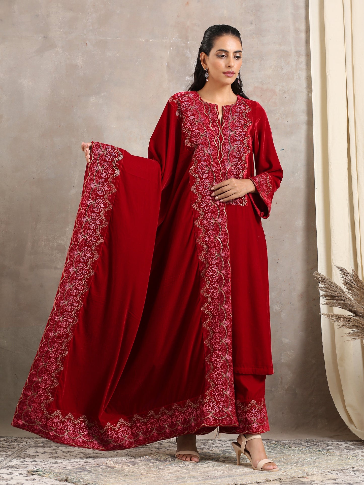 trueBrowns Red Velvet Embroidered Shawl | Swadesiicart