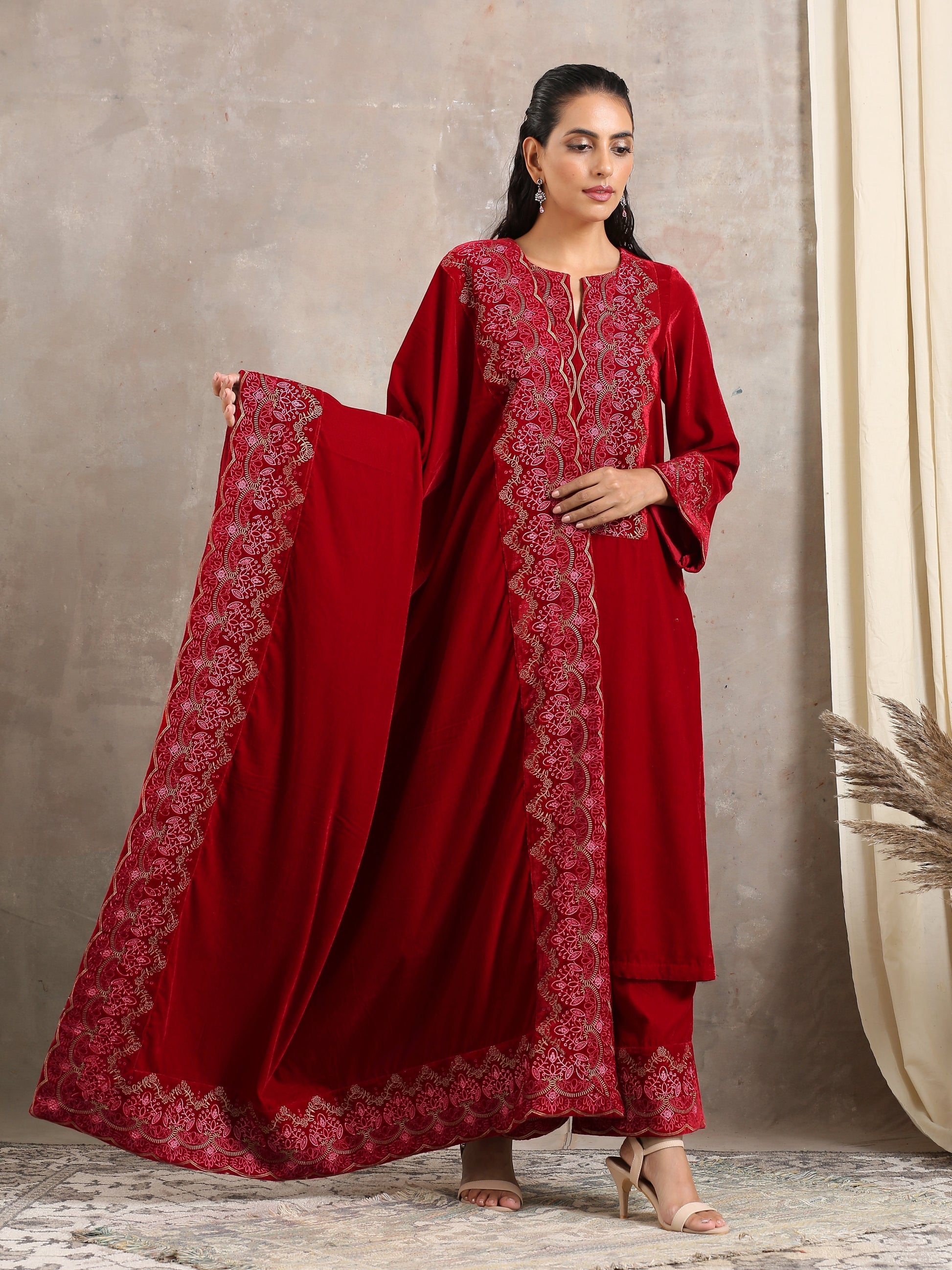 trueBrowns Red Velvet Embroidered Shawl | Swadesiicart