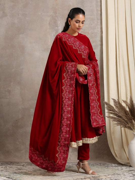 trueBrowns Red Velvet Embroidered Shawl | Swadesiicart