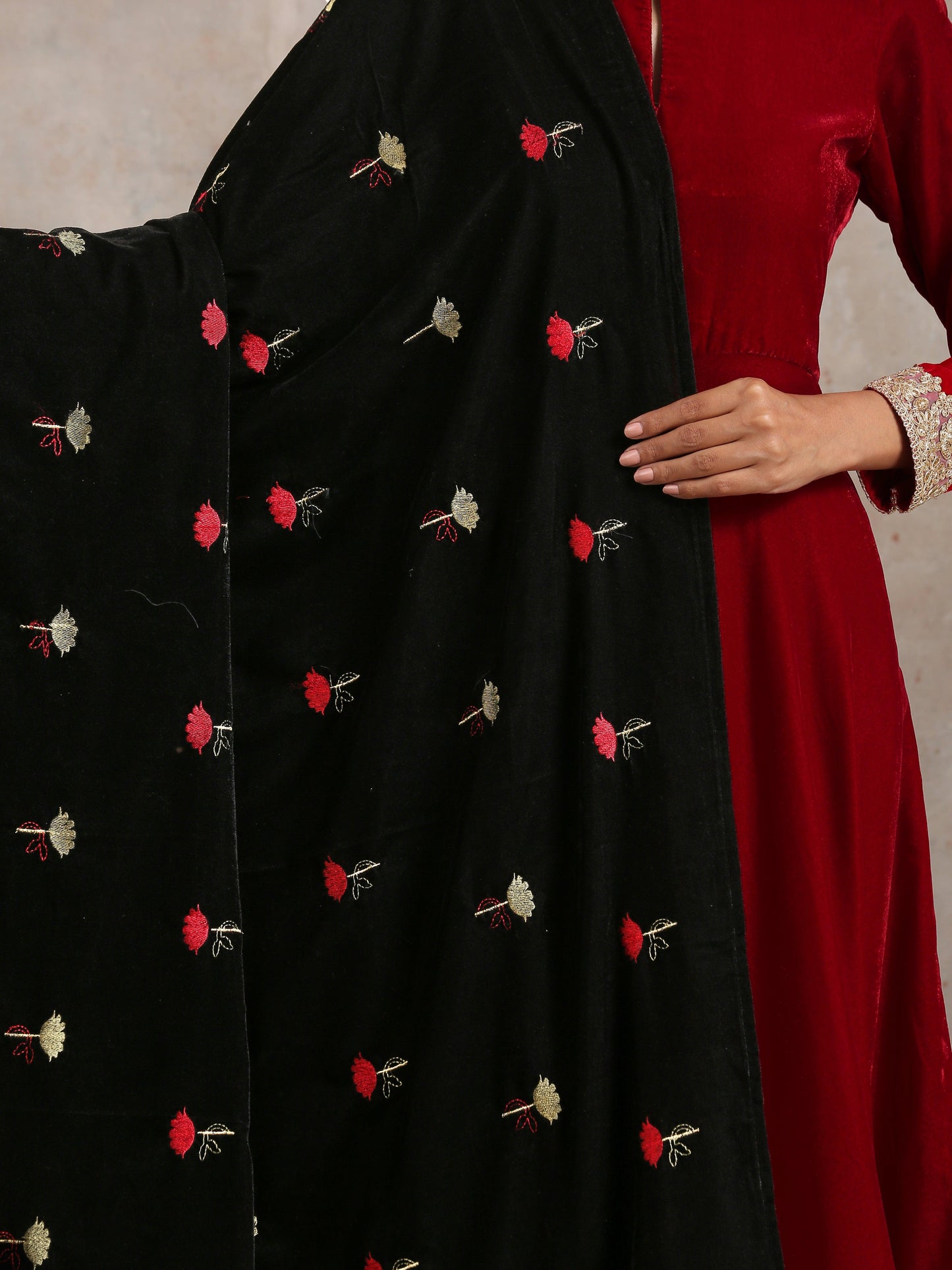 trueBrowns Black Velvet Silk Embroidered Lace Ready Pleated Saree | Swadesiicart