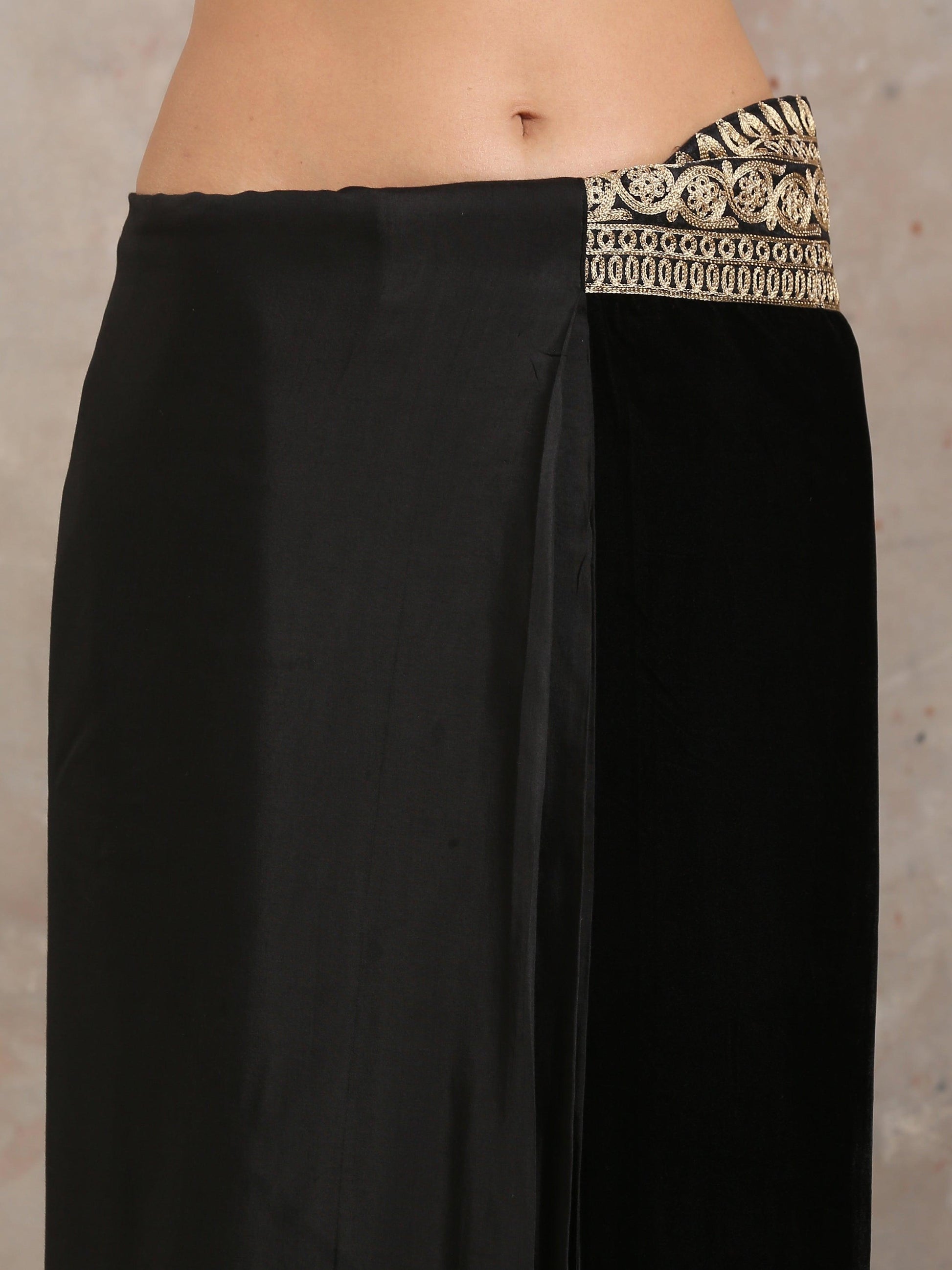trueBrowns Velvet Silk Embroidered Ready Pleated Saree | Swadesiicart