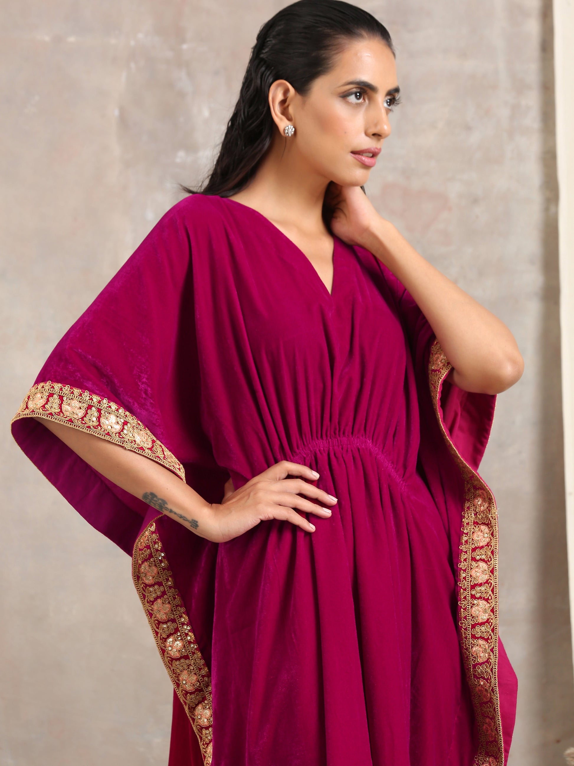 trueBrowns Pink Velvet Lace Kaftan | Swadesiicart