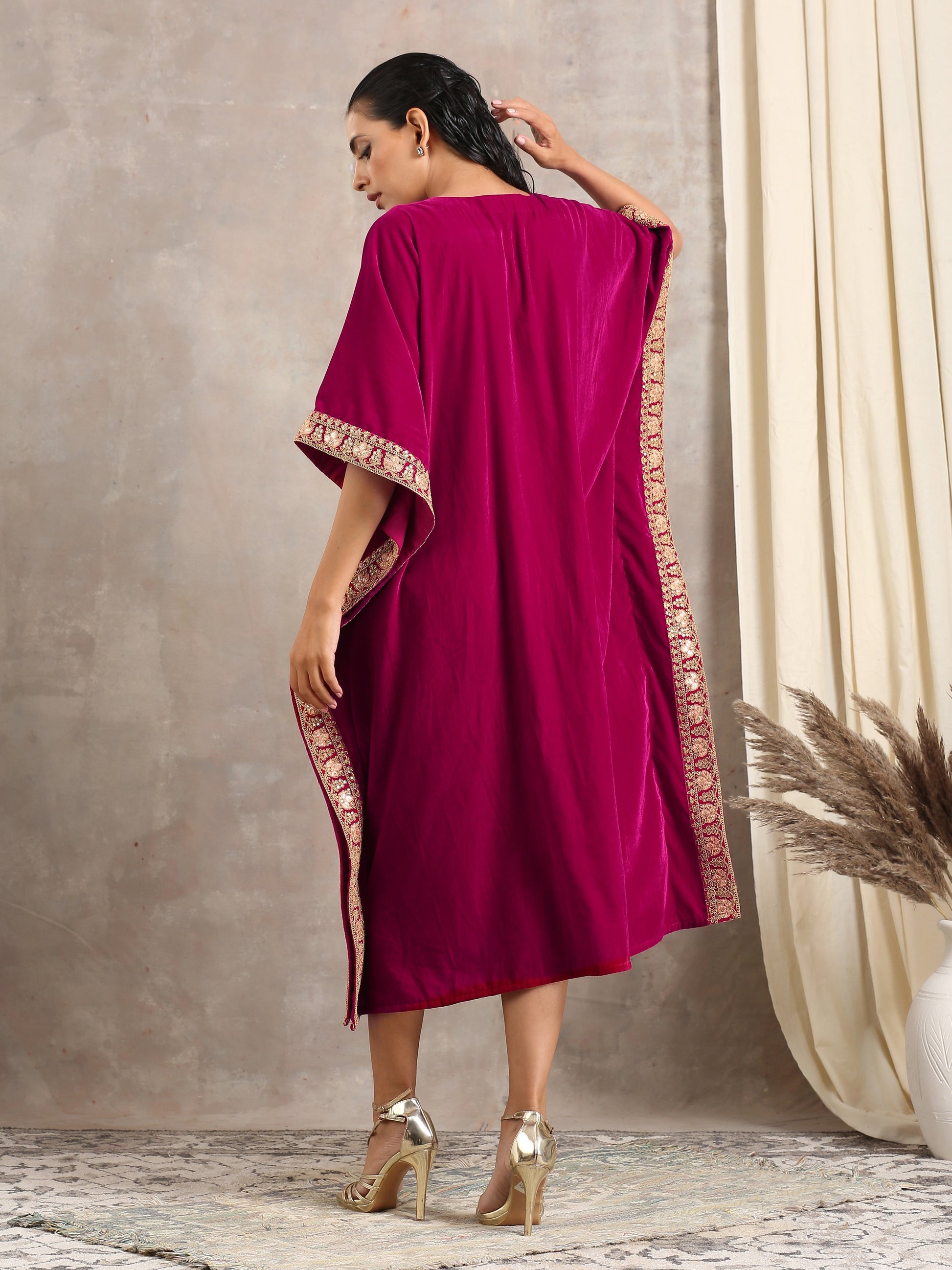 trueBrowns Pink Velvet Lace Kaftan | Swadesiicart