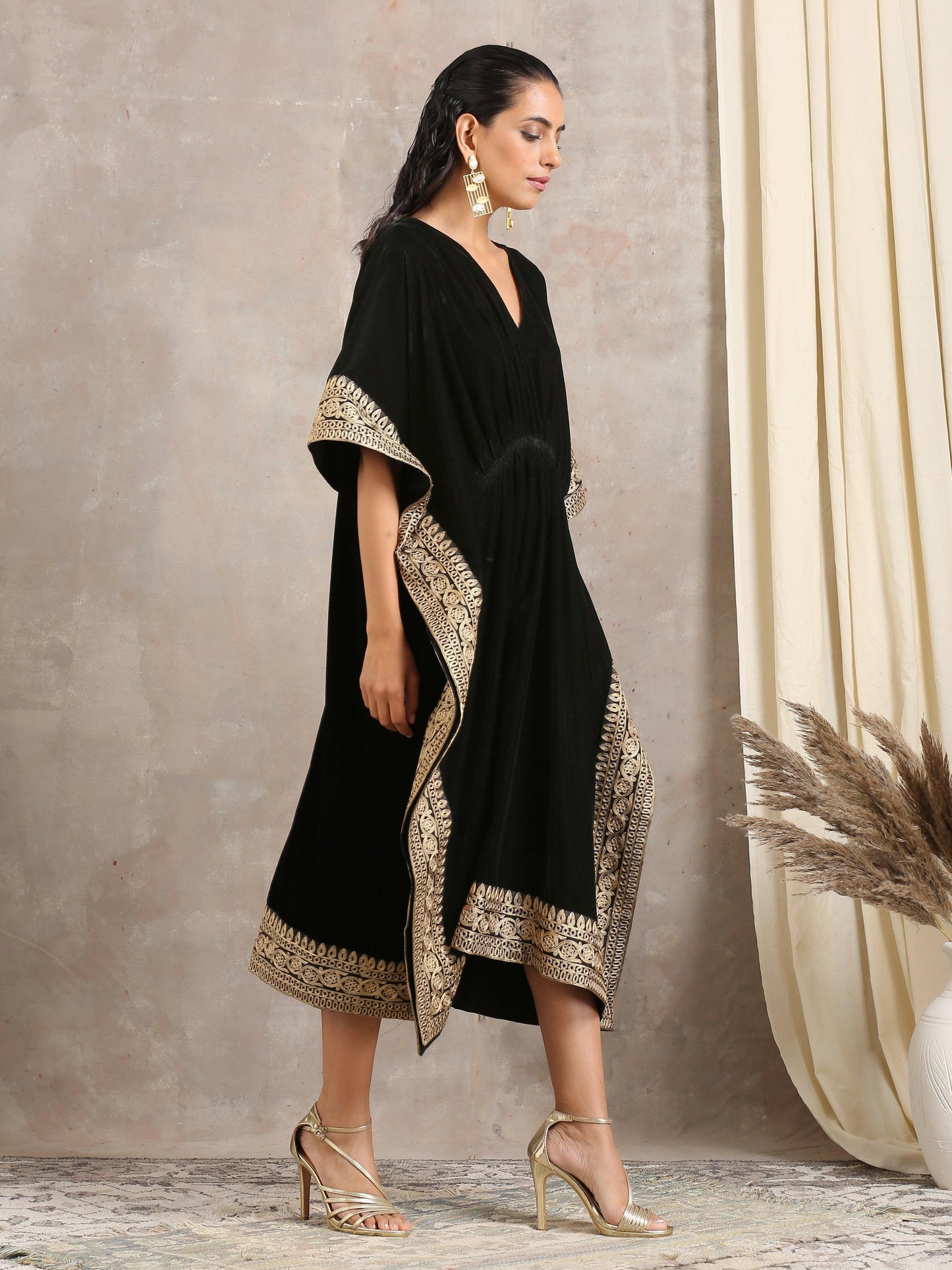 trueBrowns Black Velvet Embroidered Lace Kaftan | Swadesiicart
