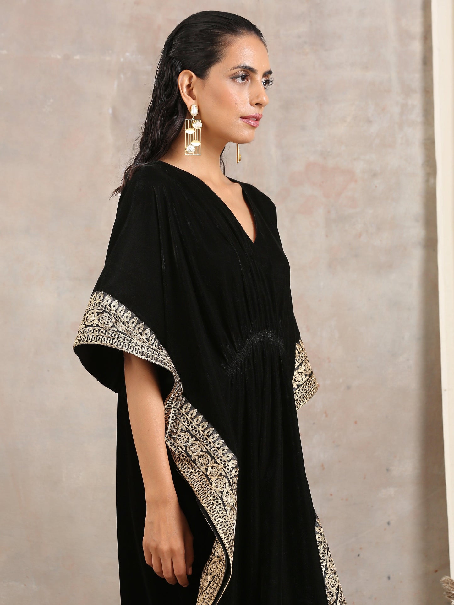 trueBrowns Black Velvet Embroidered Lace Kaftan | Swadesiicart