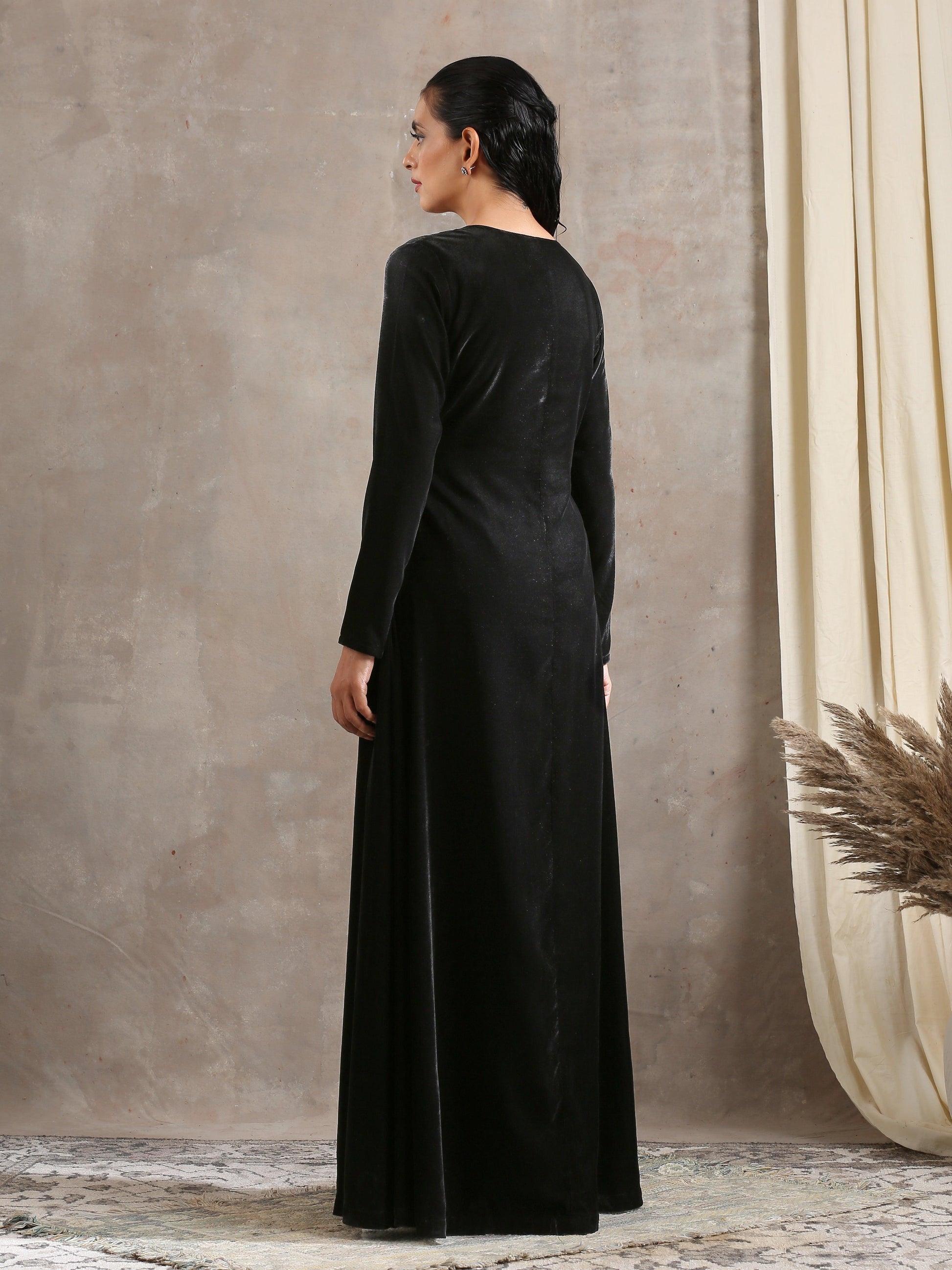 trueBrowns Black Velvet Front Slit Kurta | Swadesiicart