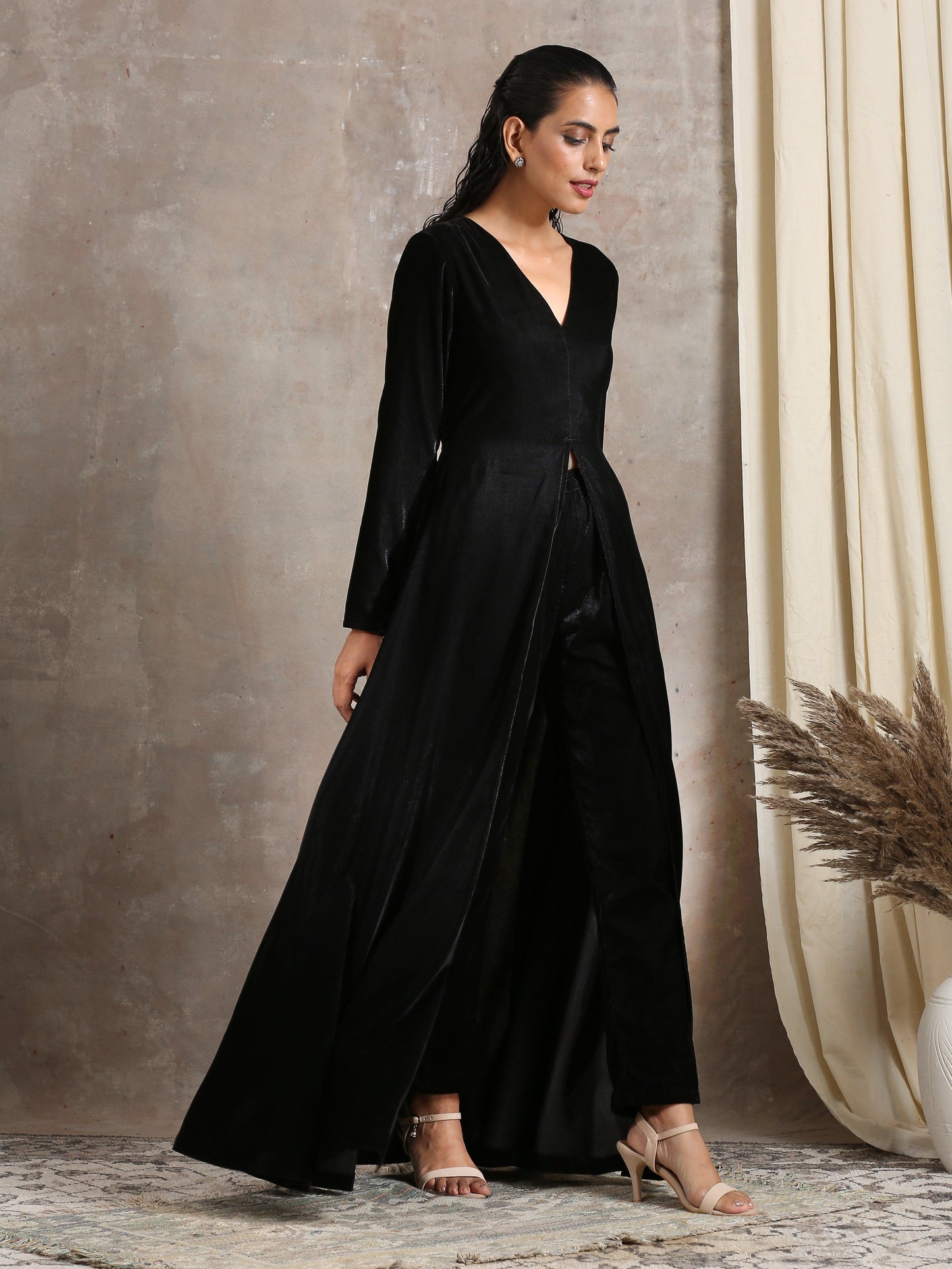 trueBrowns Black Velvet Front Slit Kurta | Swadesiicart