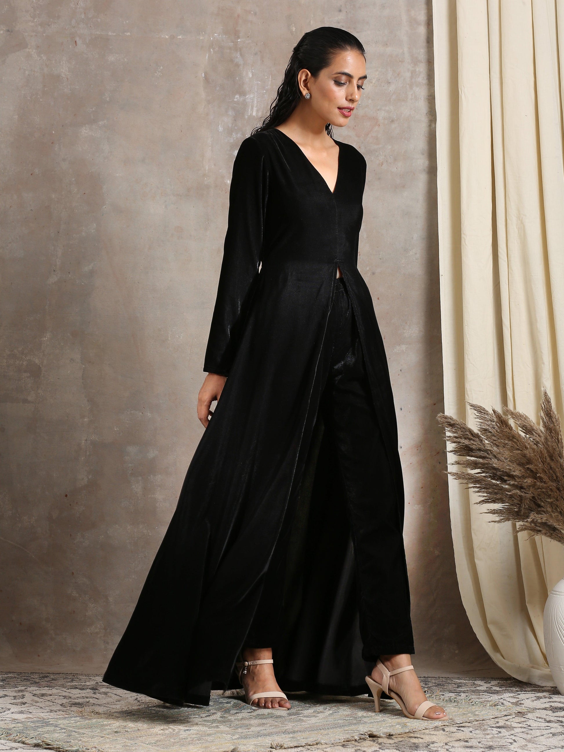 trueBrowns Black Velvet Front Slit Kurta | Swadesiicart
