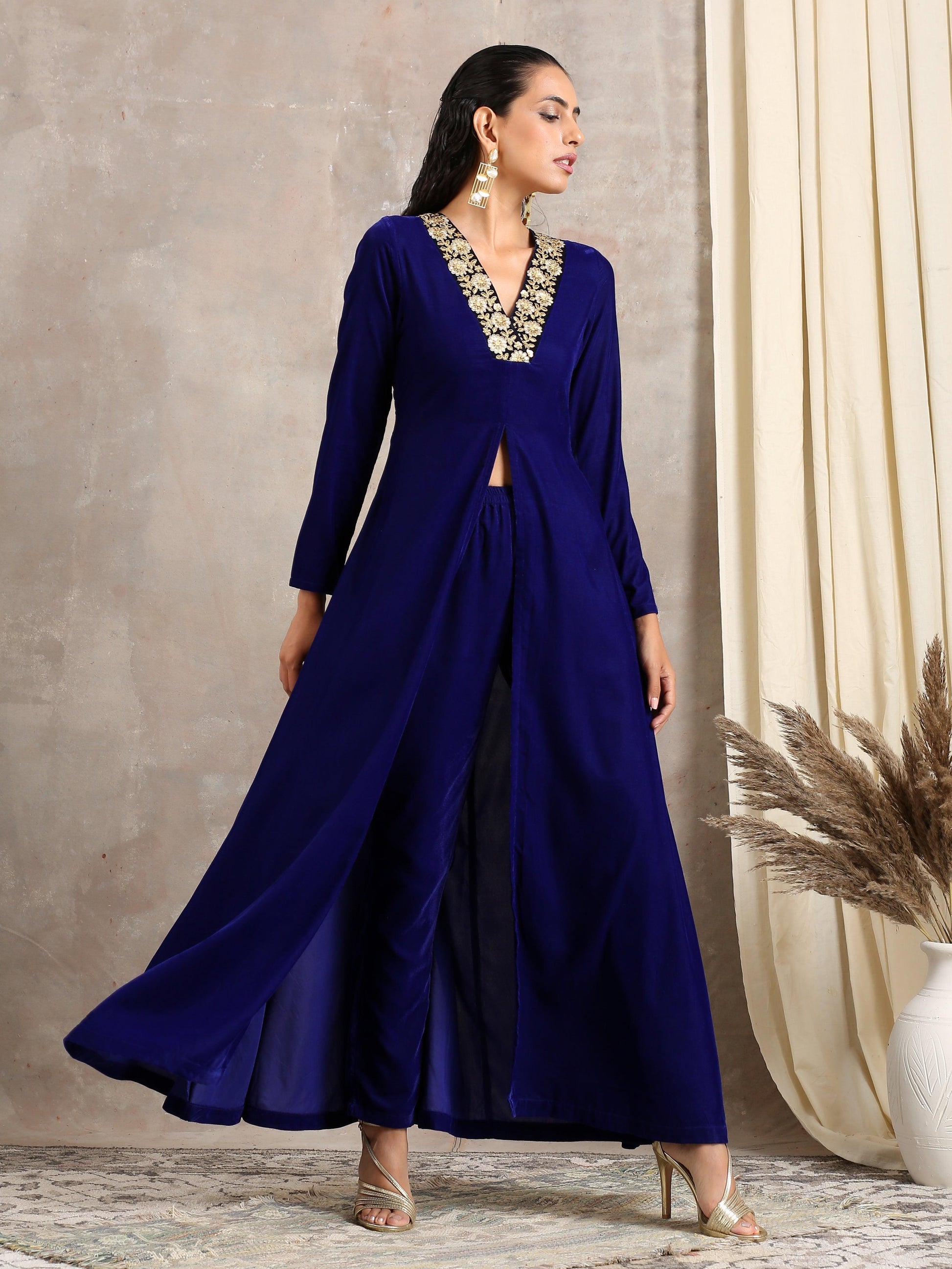trueBrowns Blue Velvet Front Slit Kurta | Swadesiicart