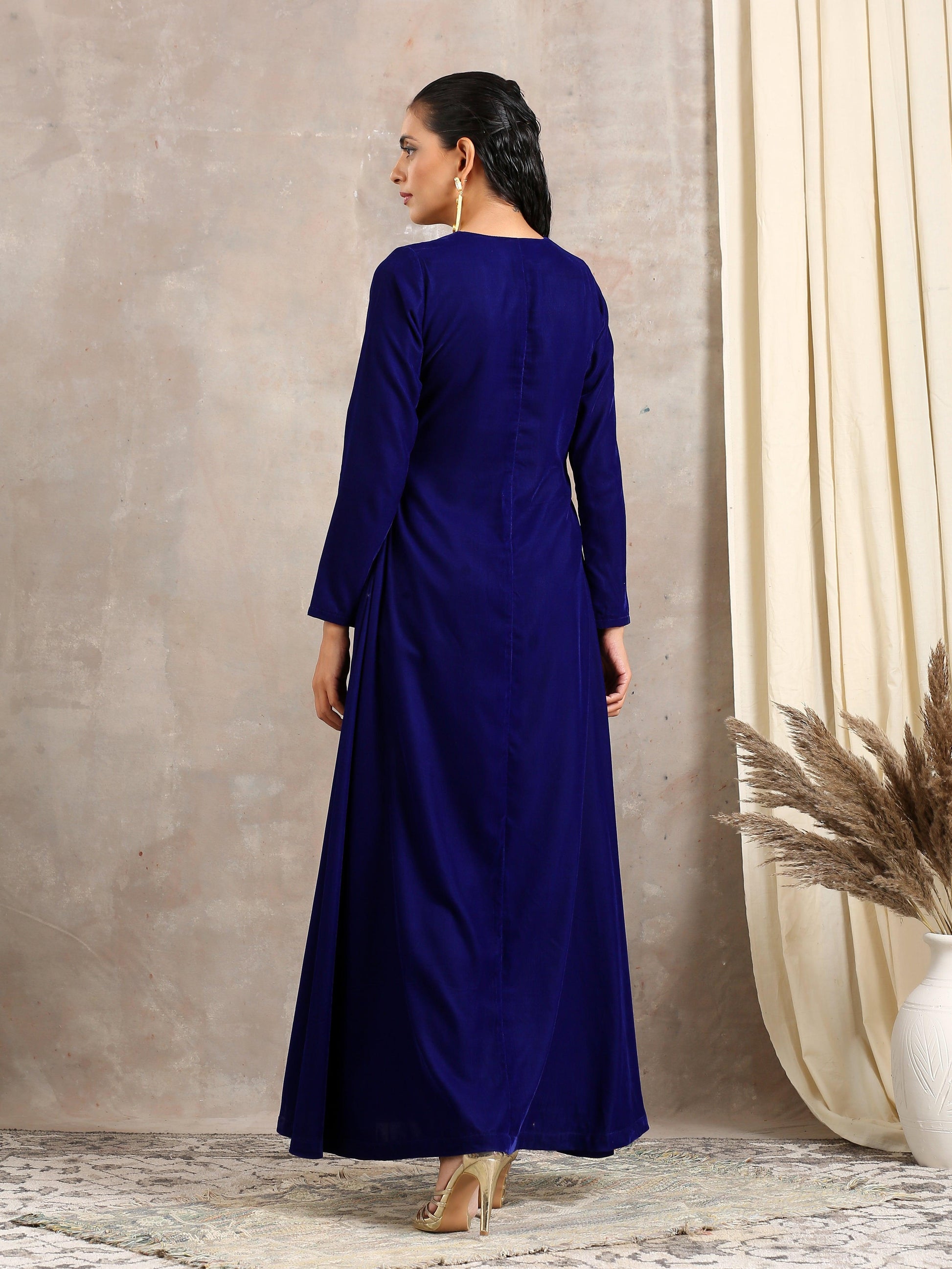 trueBrowns Blue Velvet Front Slit Kurta | Swadesiicart
