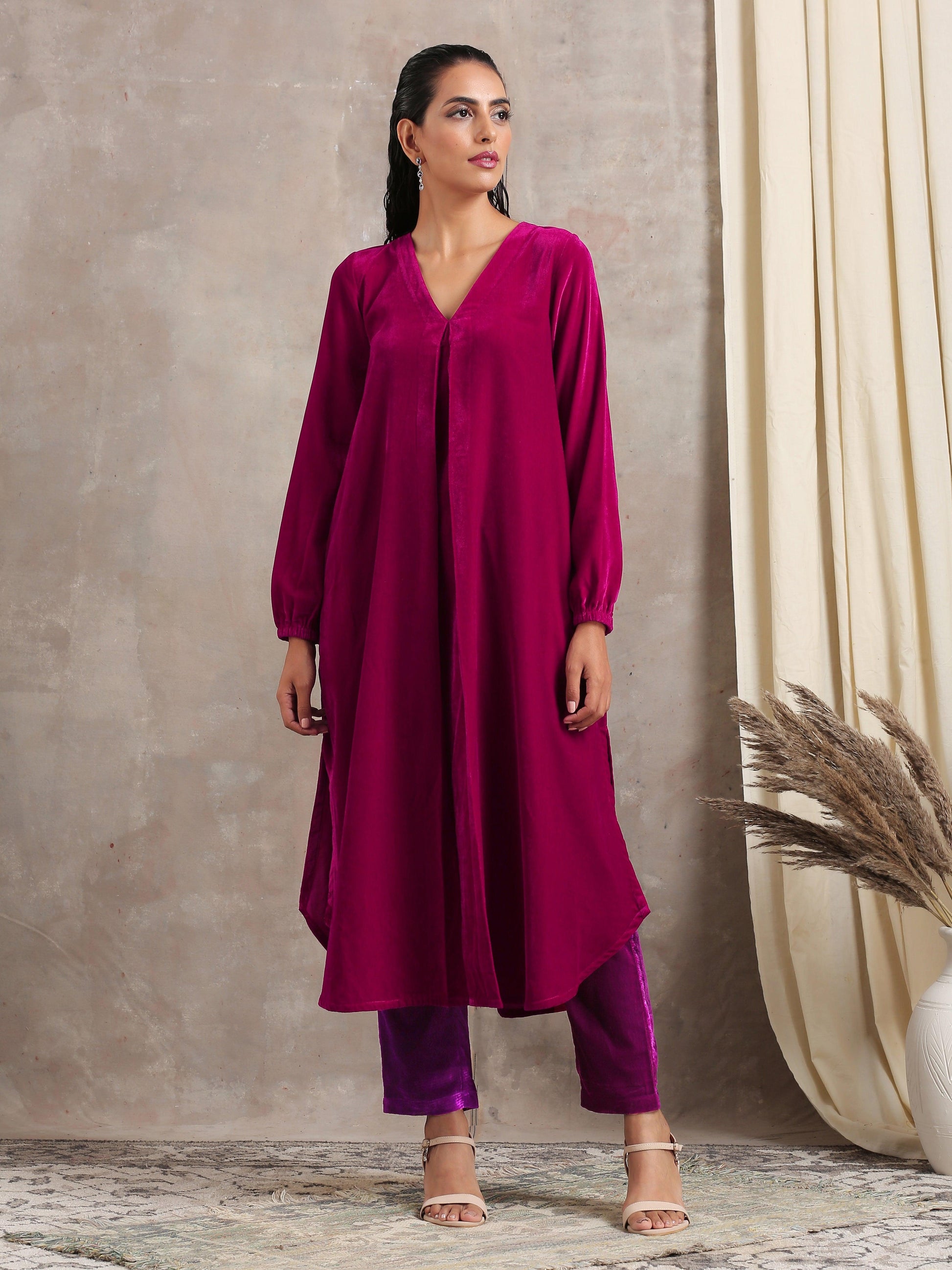 trueBrowns Pink Velvet Pleated Kurta | Swadesiicart