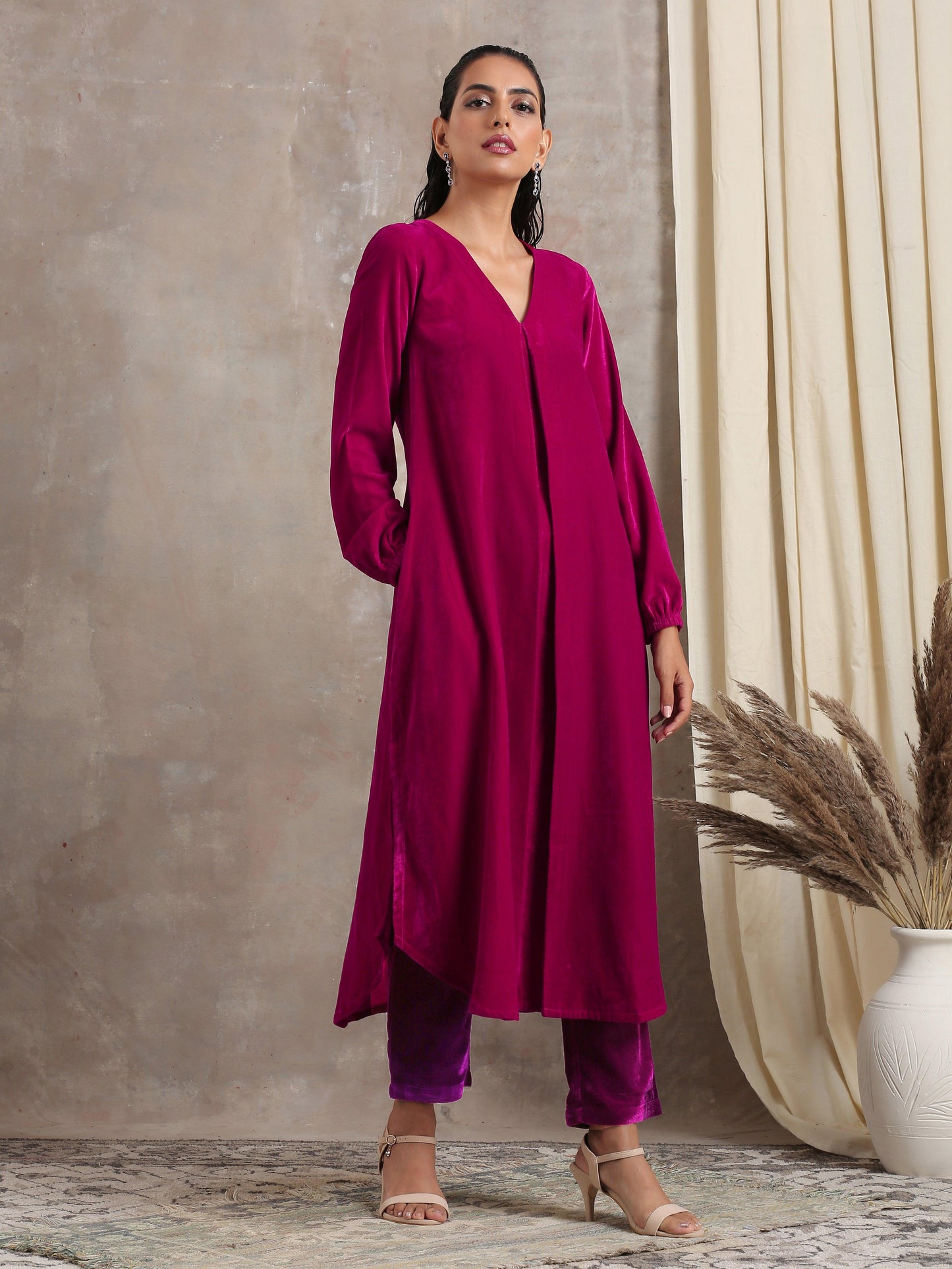 trueBrowns Pink Velvet Pleated Kurta | Swadesiicart