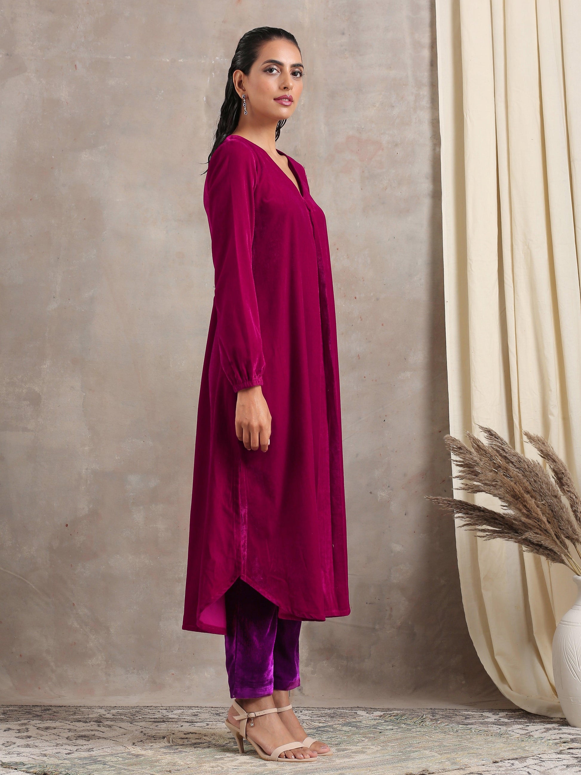trueBrowns Pink Velvet Pleated Kurta | Swadesiicart
