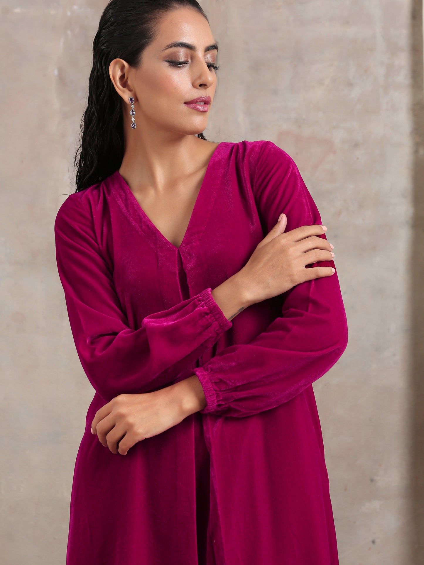 trueBrowns Pink Velvet Pleated Kurta | Swadesiicart