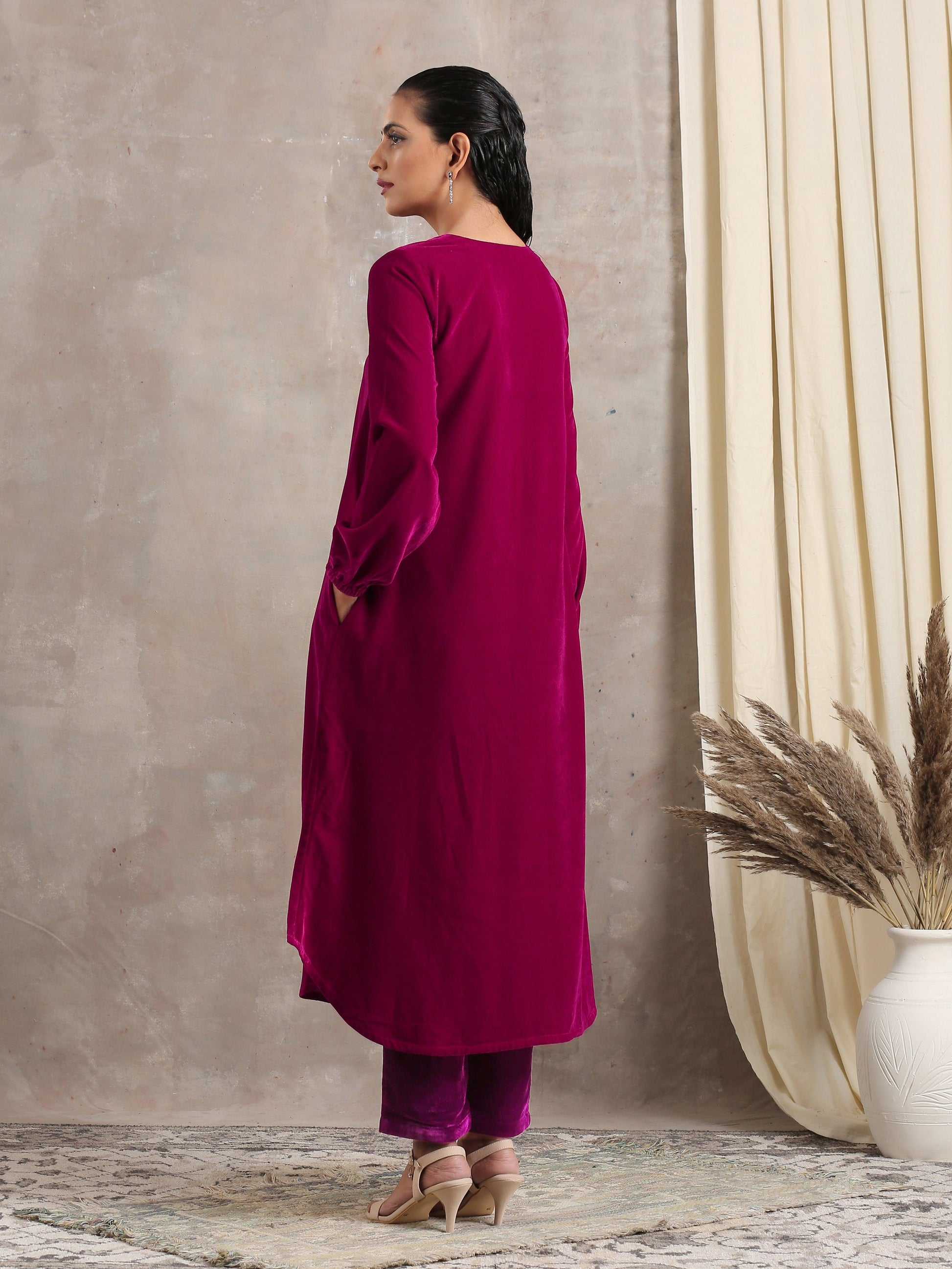 trueBrowns Pink Velvet Pleated Kurta | Swadesiicart