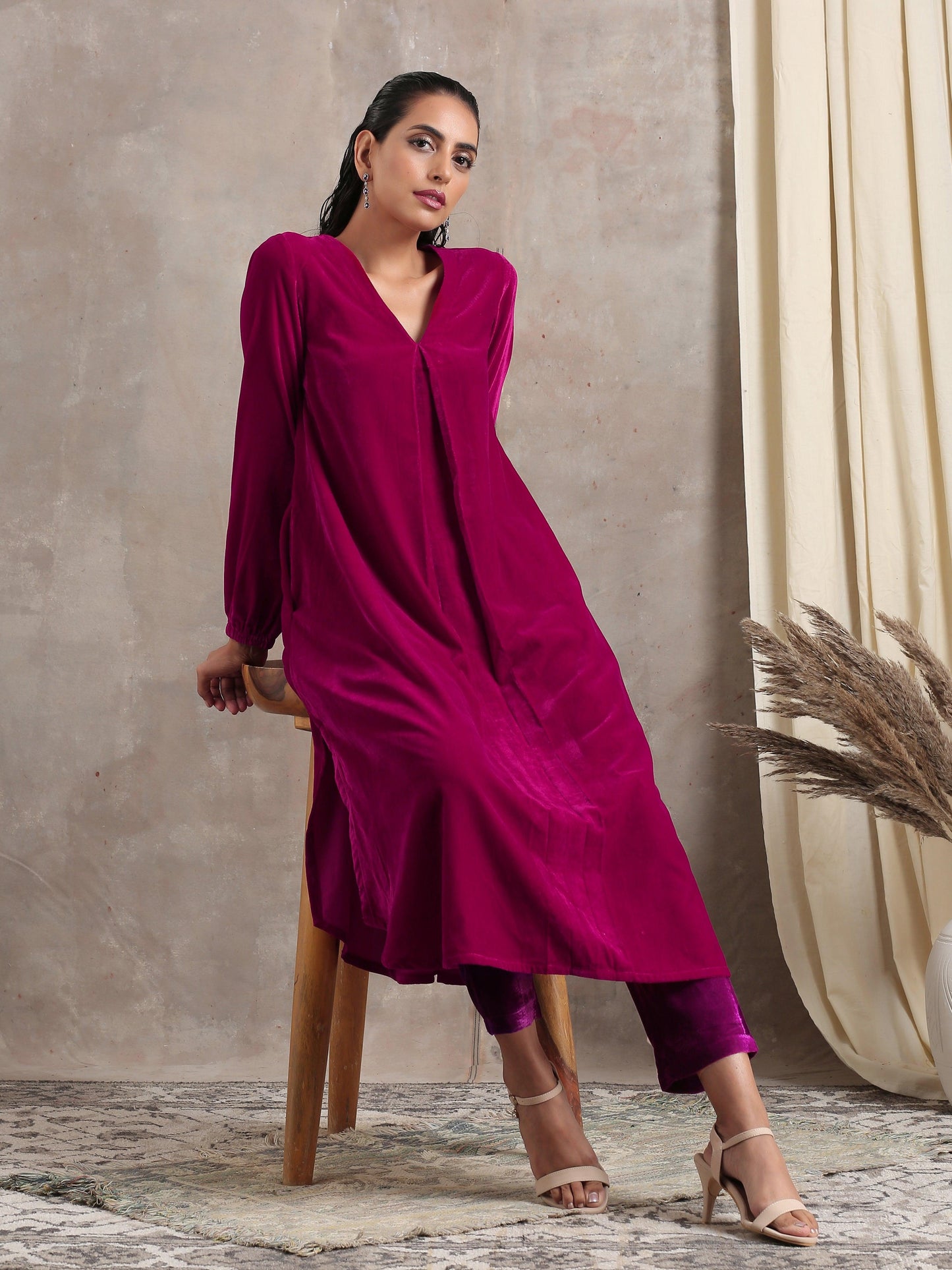 trueBrowns Pink Velvet Pleated Kurta | Swadesiicart