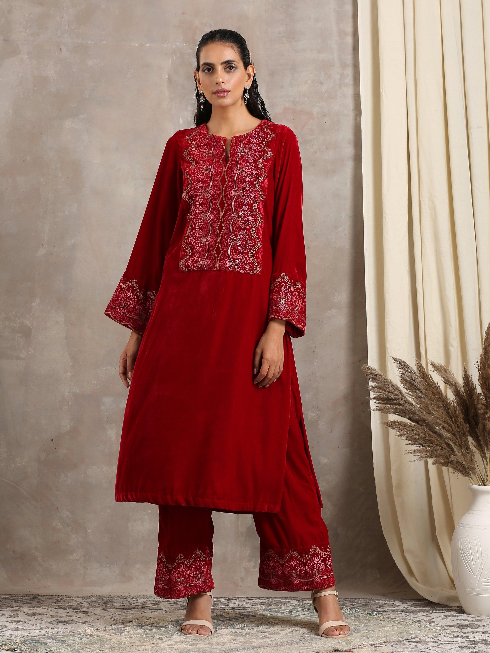 trueBrowns Red Velvet Embroidered Slit Kurta | Swadesiicart