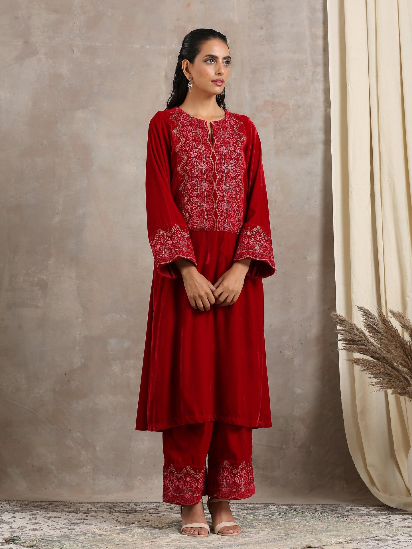 trueBrowns Red Velvet Embroidered Slit Kurta | Swadesiicart
