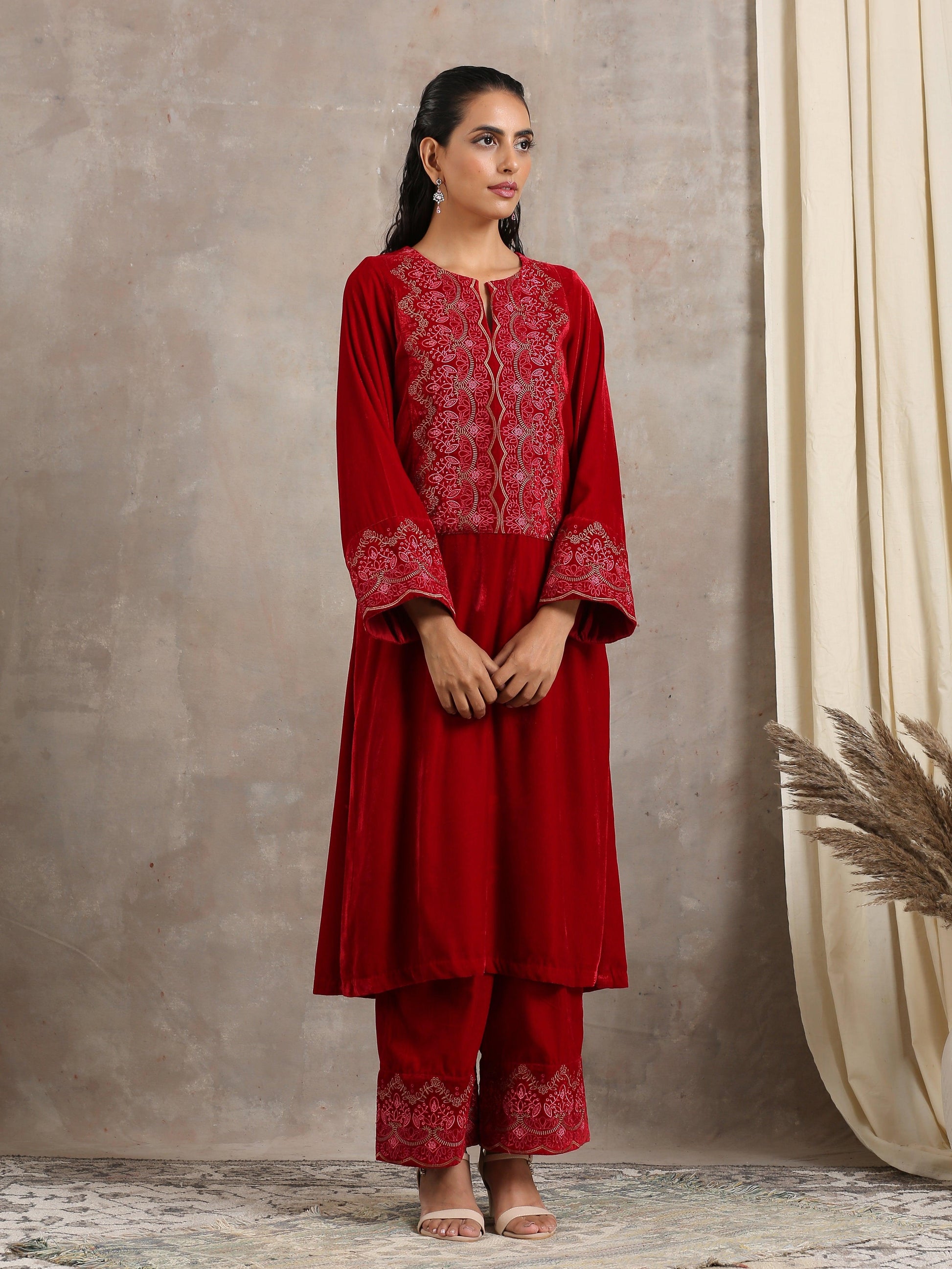 trueBrowns Red Velvet Embroidered Slit Kurta | Swadesiicart