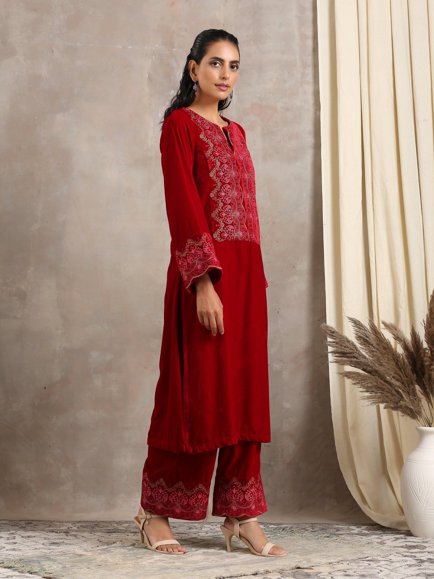 trueBrowns Red Velvet Embroidered Slit Kurta | Swadesiicart
