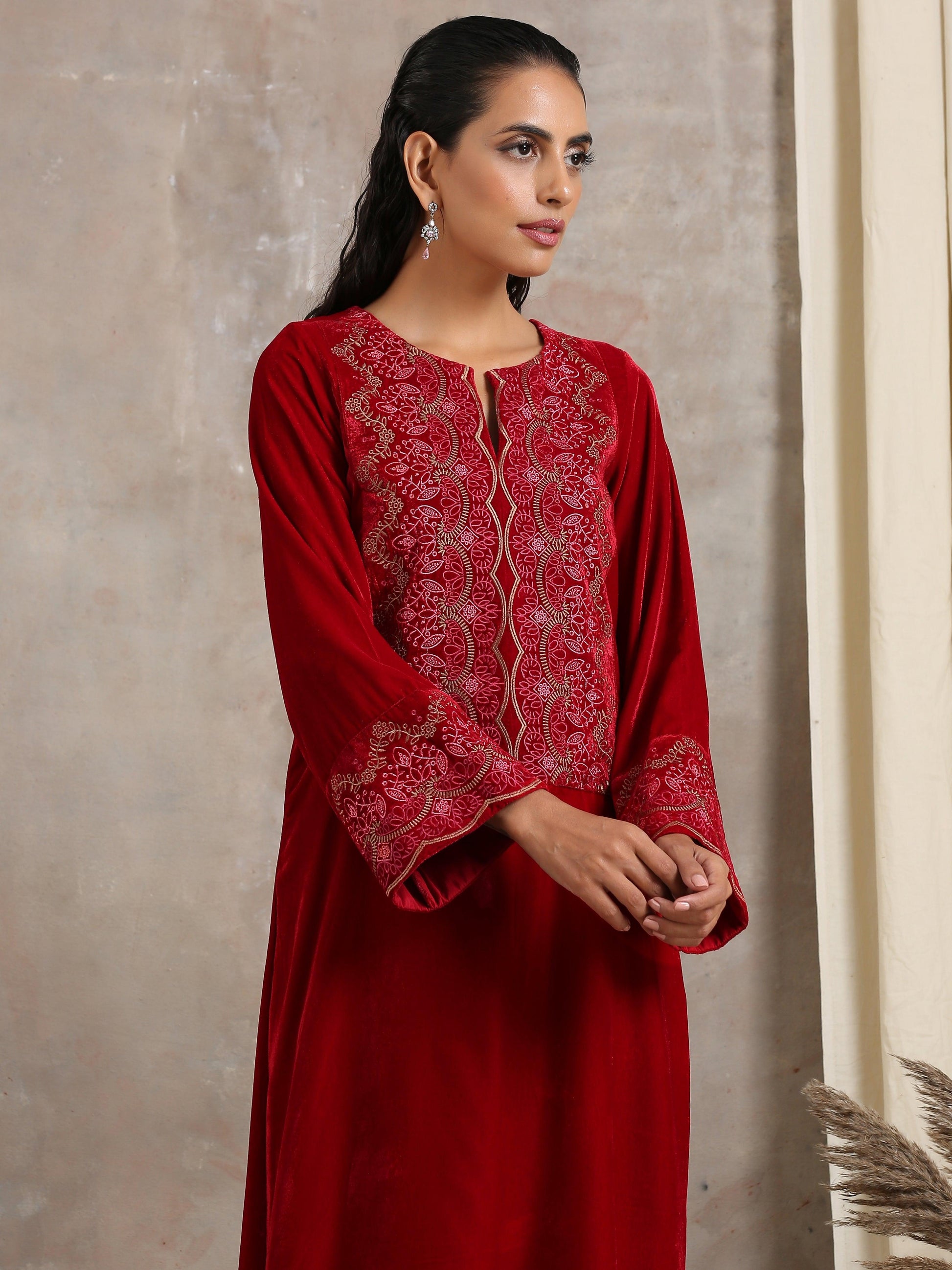 trueBrowns Red Velvet Embroidered Slit Kurta | Swadesiicart