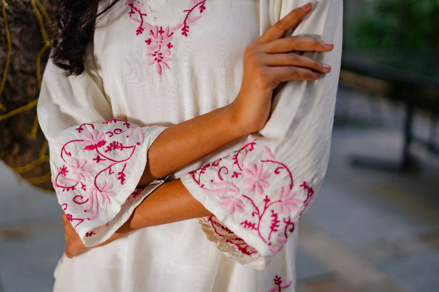 Zibaa Ivory & Pink Muslin Chikankari Kurta - Swadesiicart