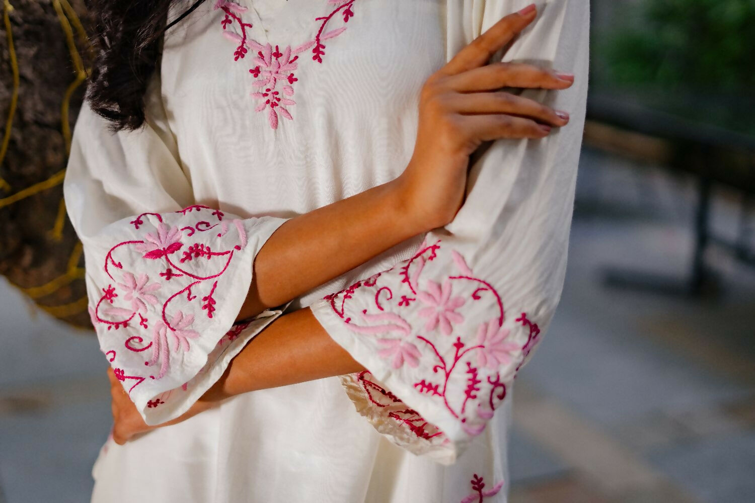Zibaa Ivory & Pink Muslin Chikankari Kurta - Swadesiicart